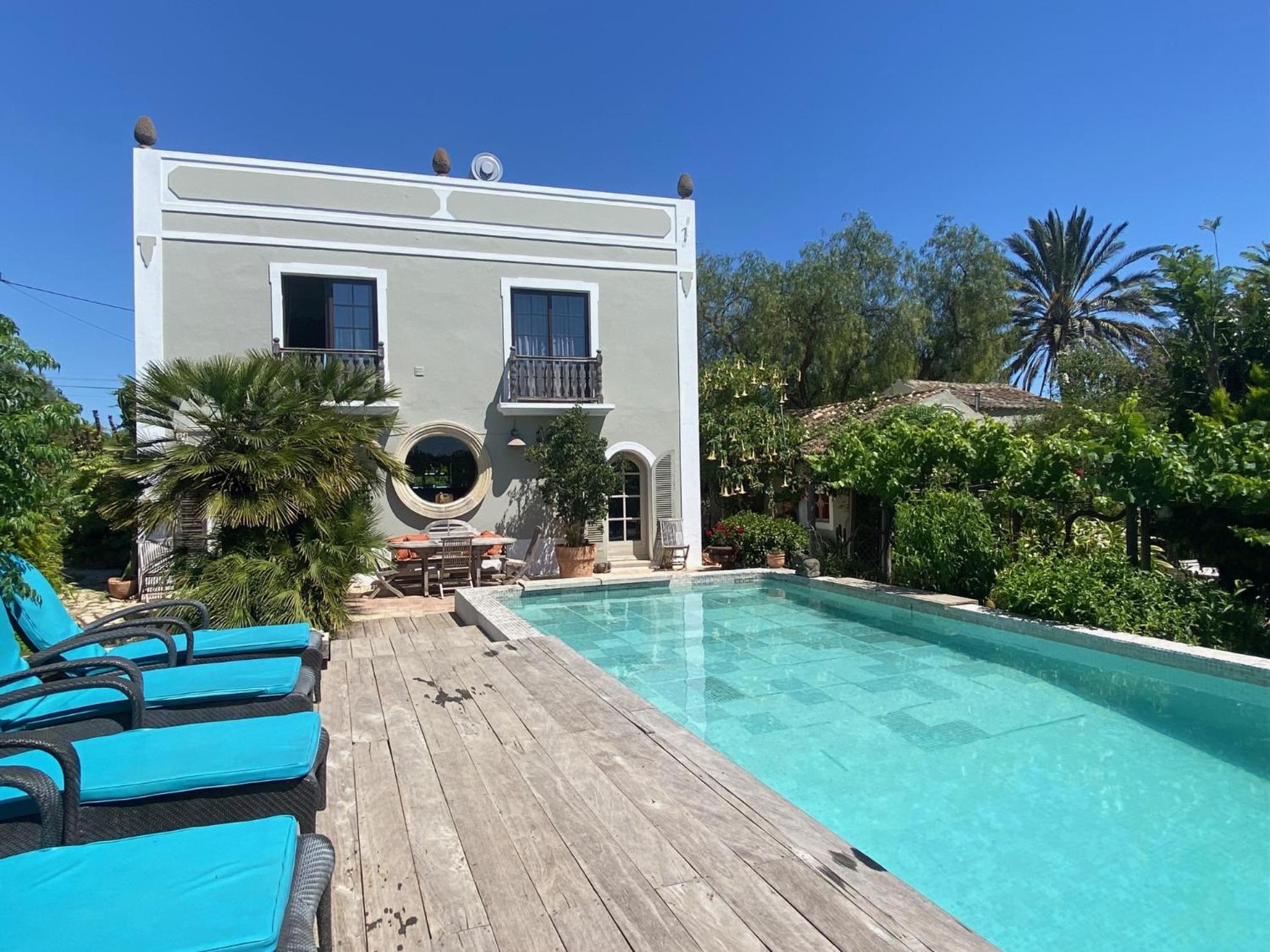 Three-Bedroom Villa photo 2
