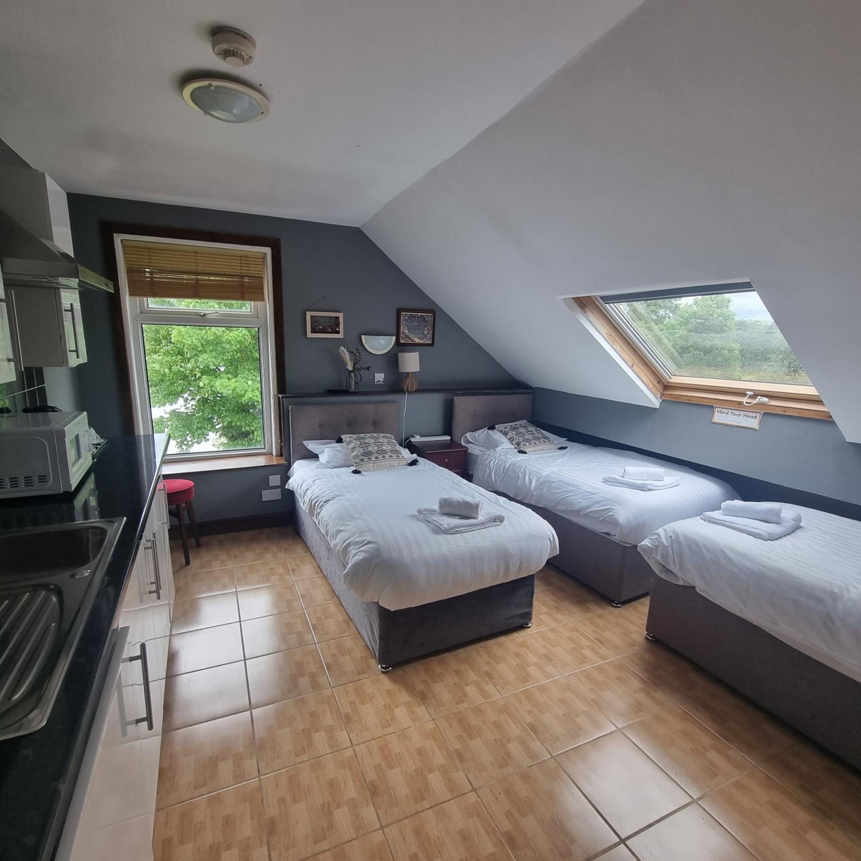 Attic Triple En-Suite with Kitchenette - Park View - Photo 1