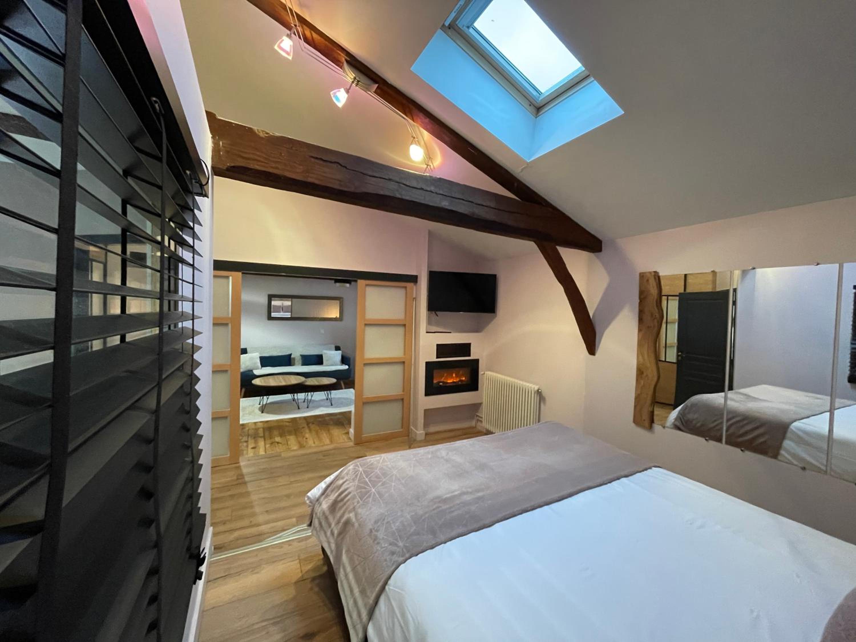 Suite - Photo 15