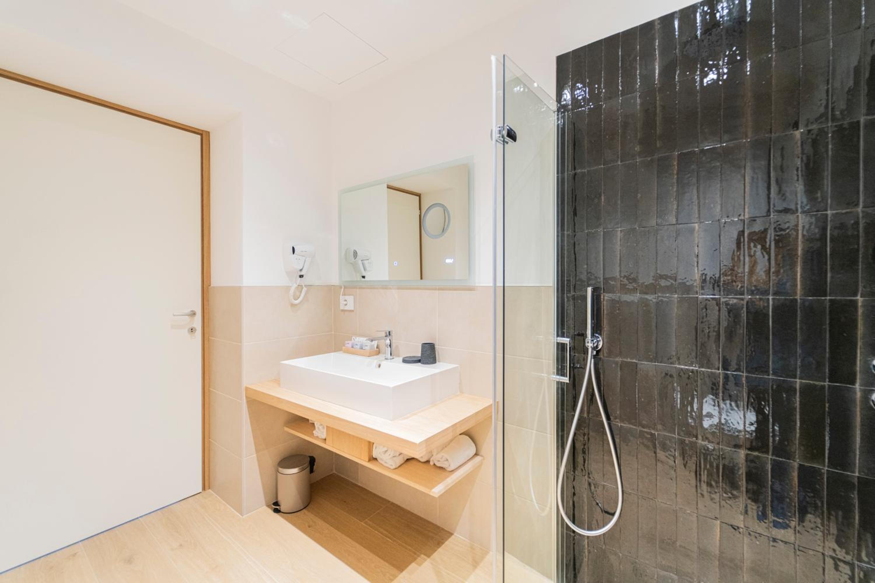 Deluxe Double or Twin Room with Sea View photo 2