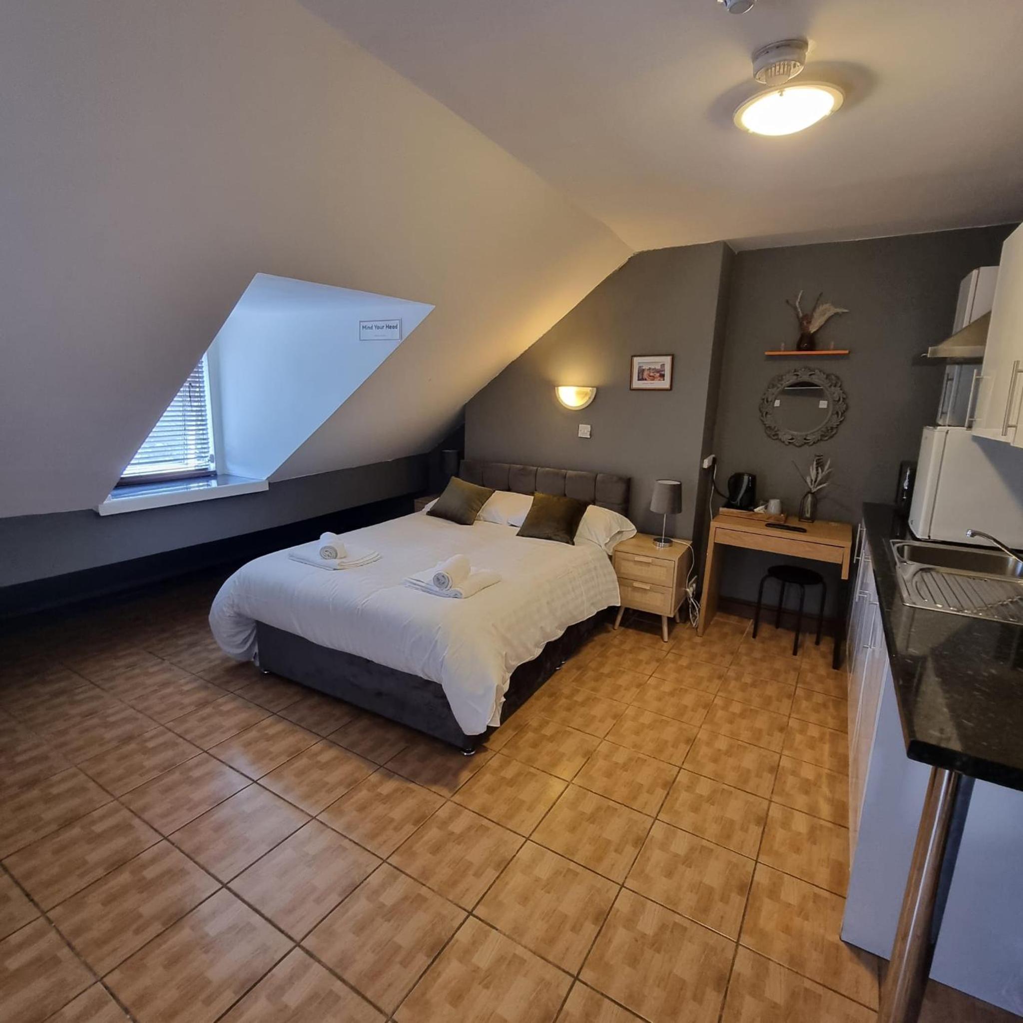 Attic Double/Family Triple En-Suite with Kitchenette  - Photo 1