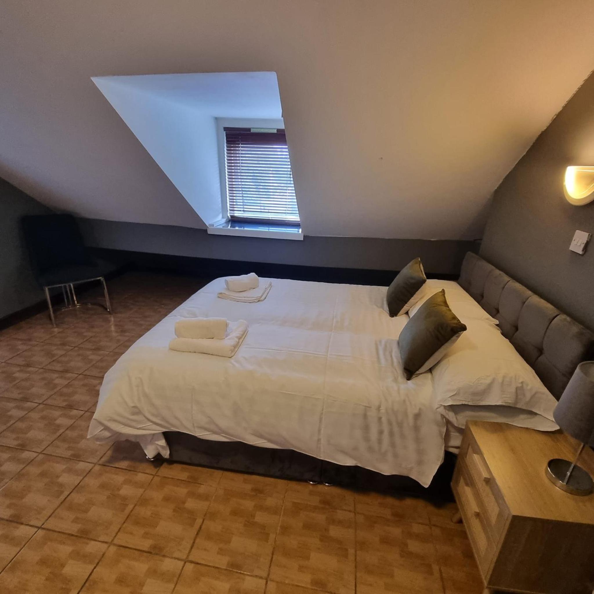 Attic Double/Family Triple En-Suite with Kitchenette  - Photo 23