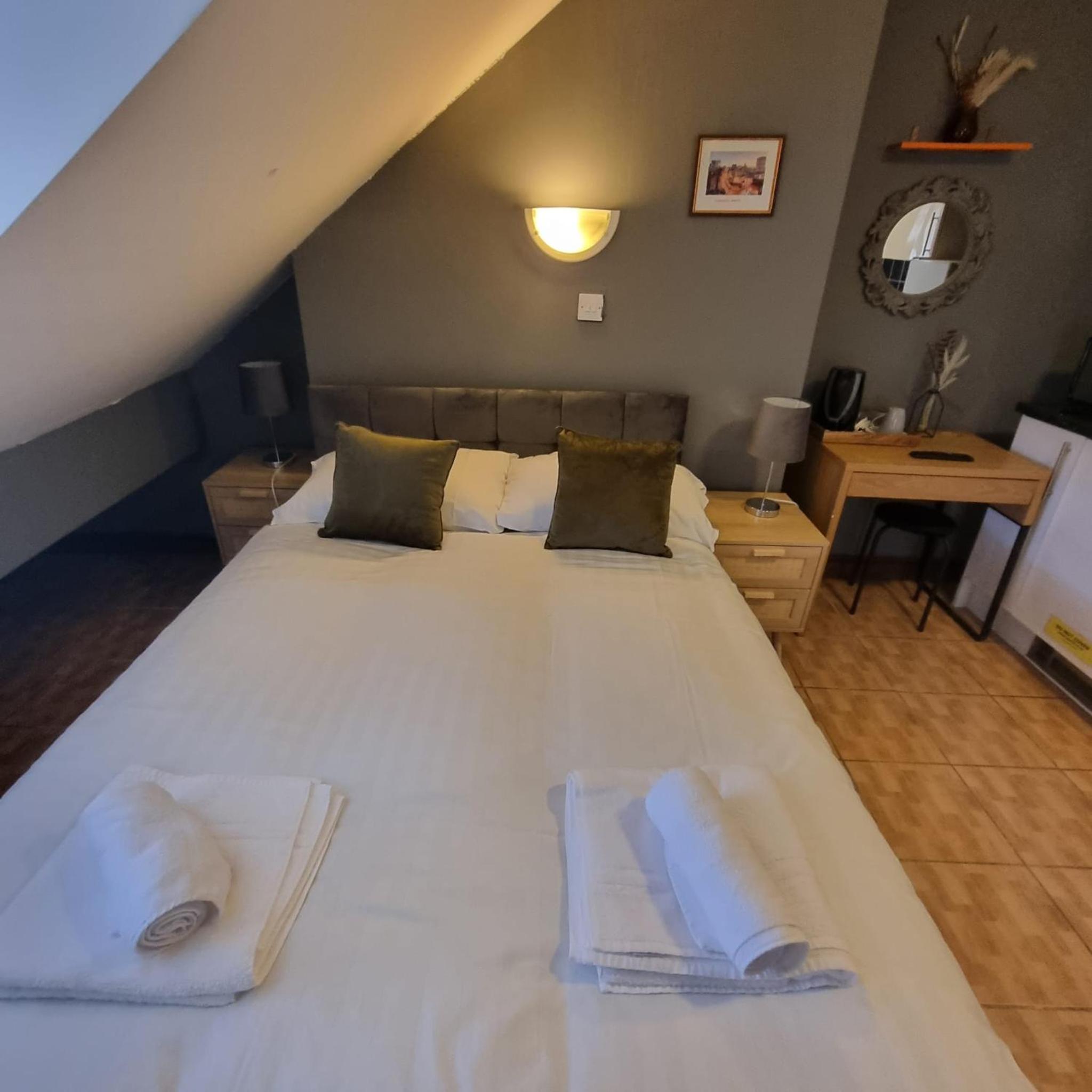 Attic Double/Family Triple En-Suite with Kitchenette  - Photo 24