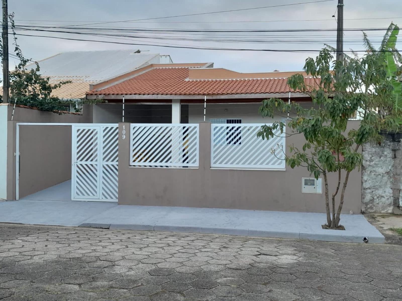 Three-Bedroom House photo 3