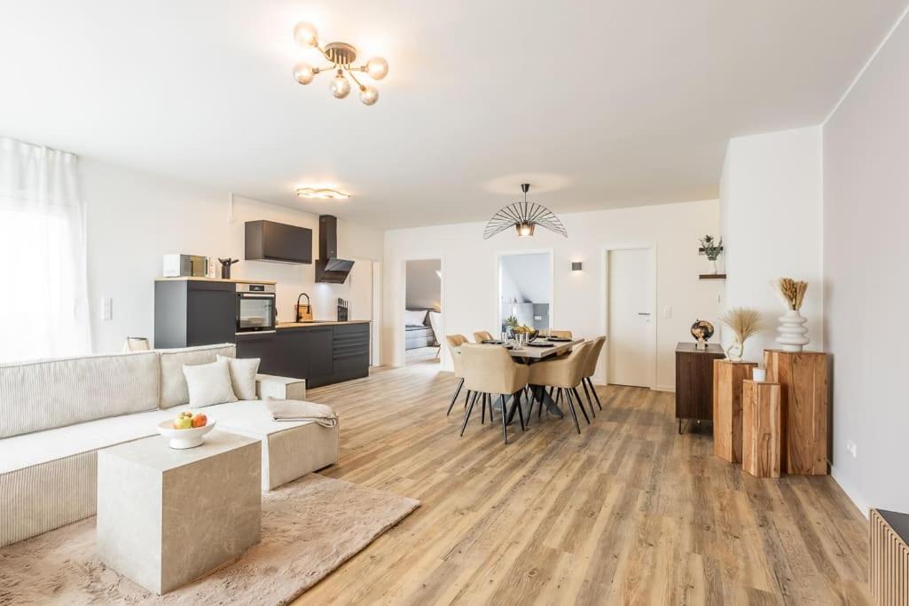 Three-Bedroom Apartment with Balcony photo 1