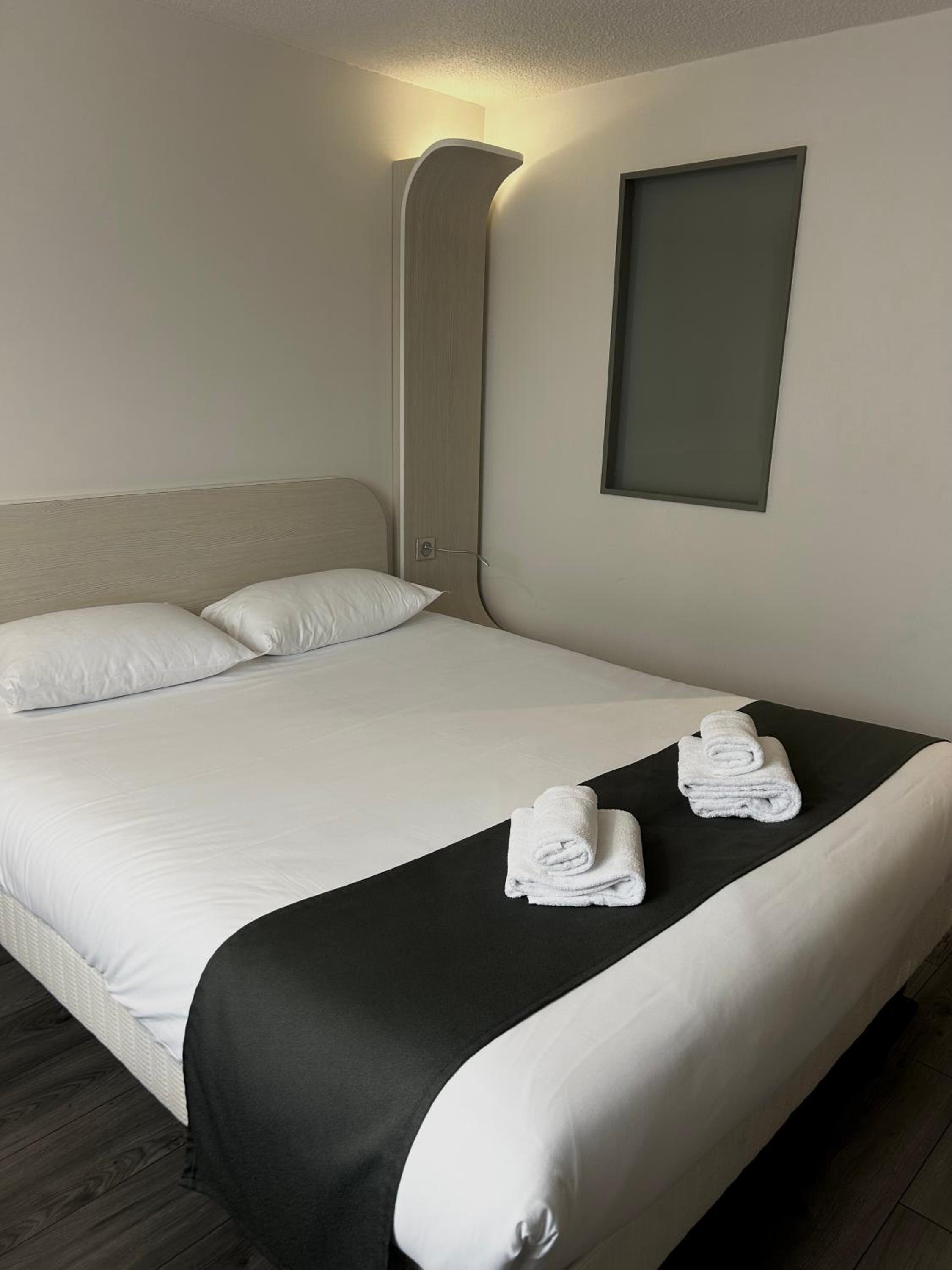 Double Room - Photo 3