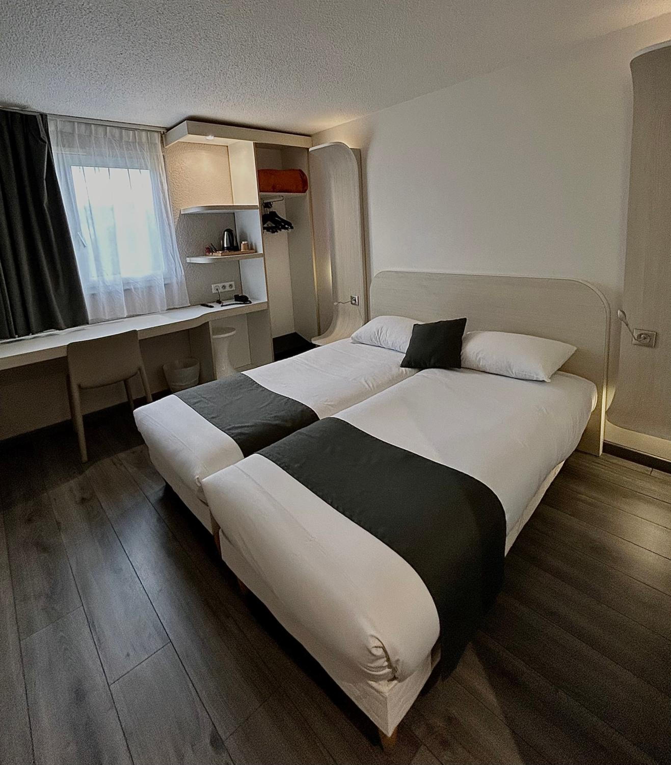 Twin Room - Photo 1