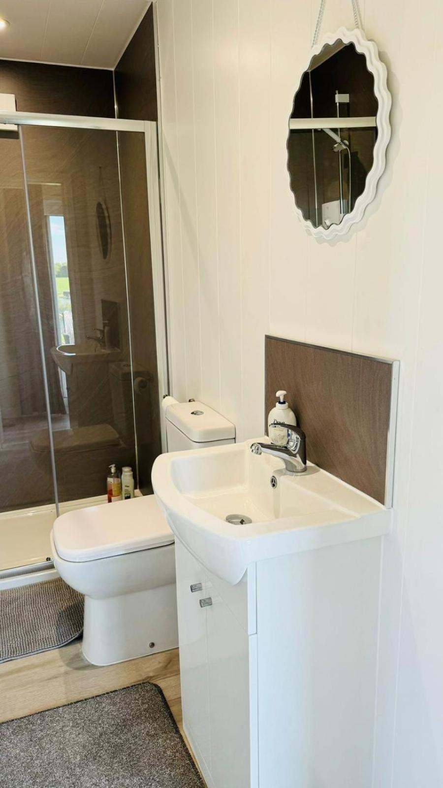 Two-Bedroom House - Photo 5