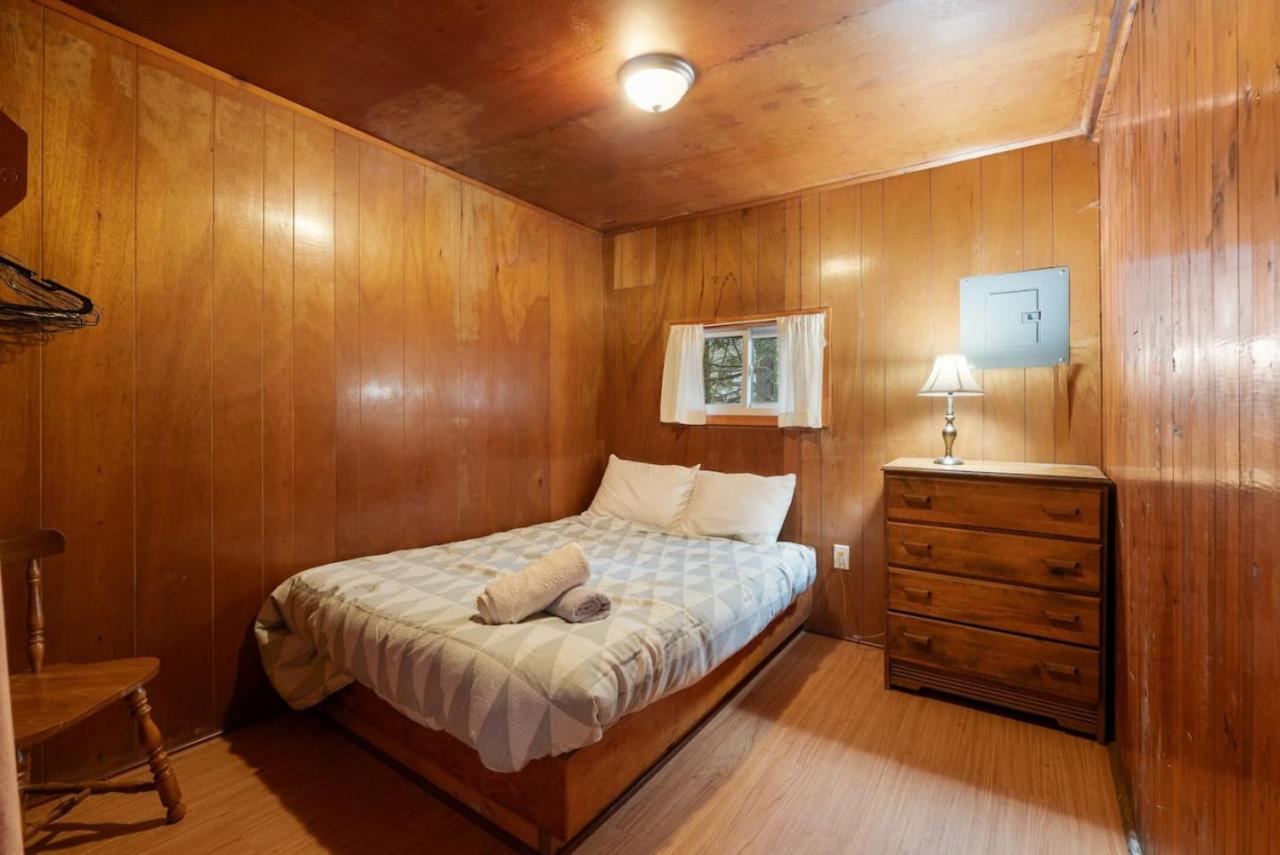 Three-Bedroom House photo 3