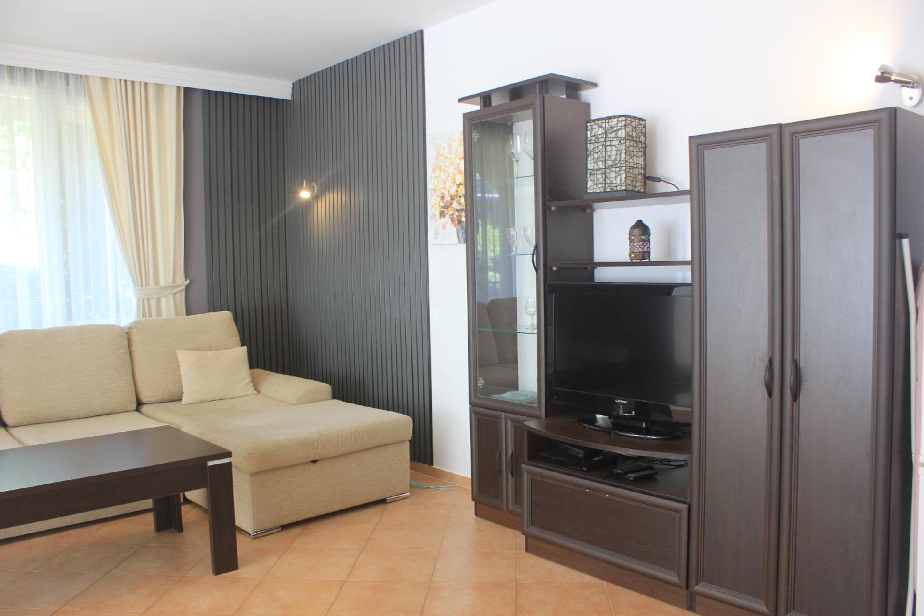 One-Bedroom Apartment photo 2