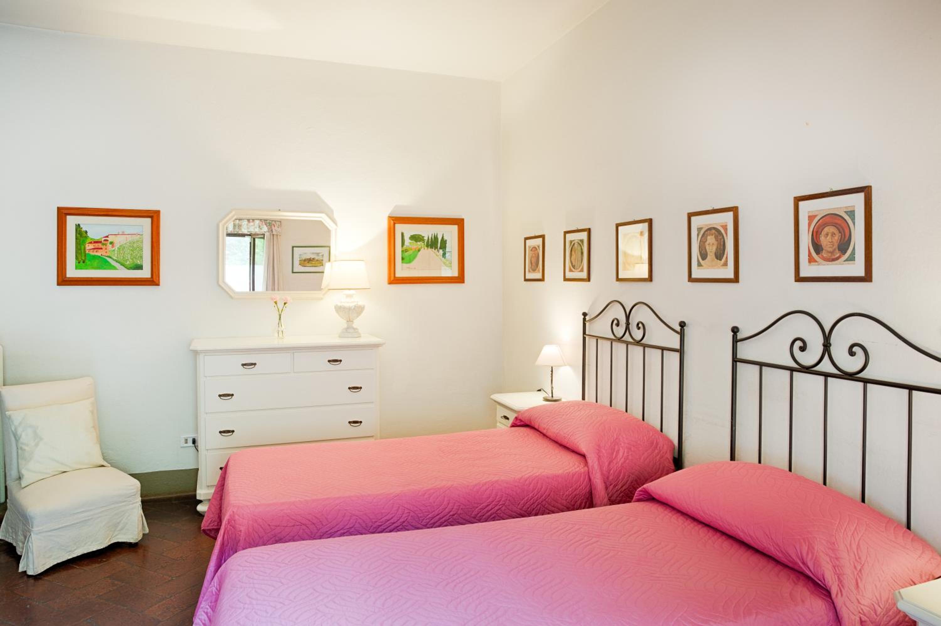 Double or Twin Room - Photo 8