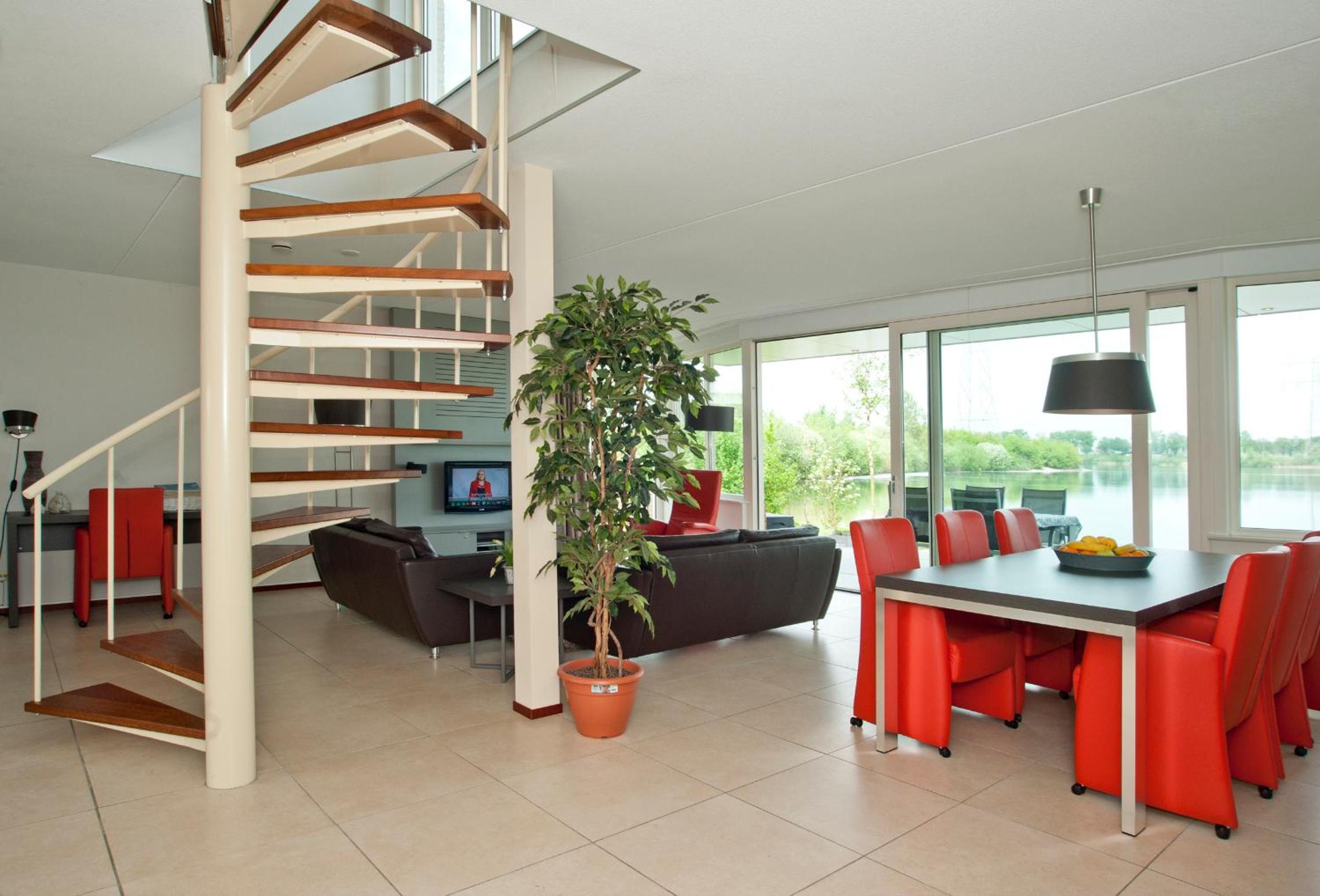 Luxury Two-Bedroom Holiday Home with Lake View photo 1