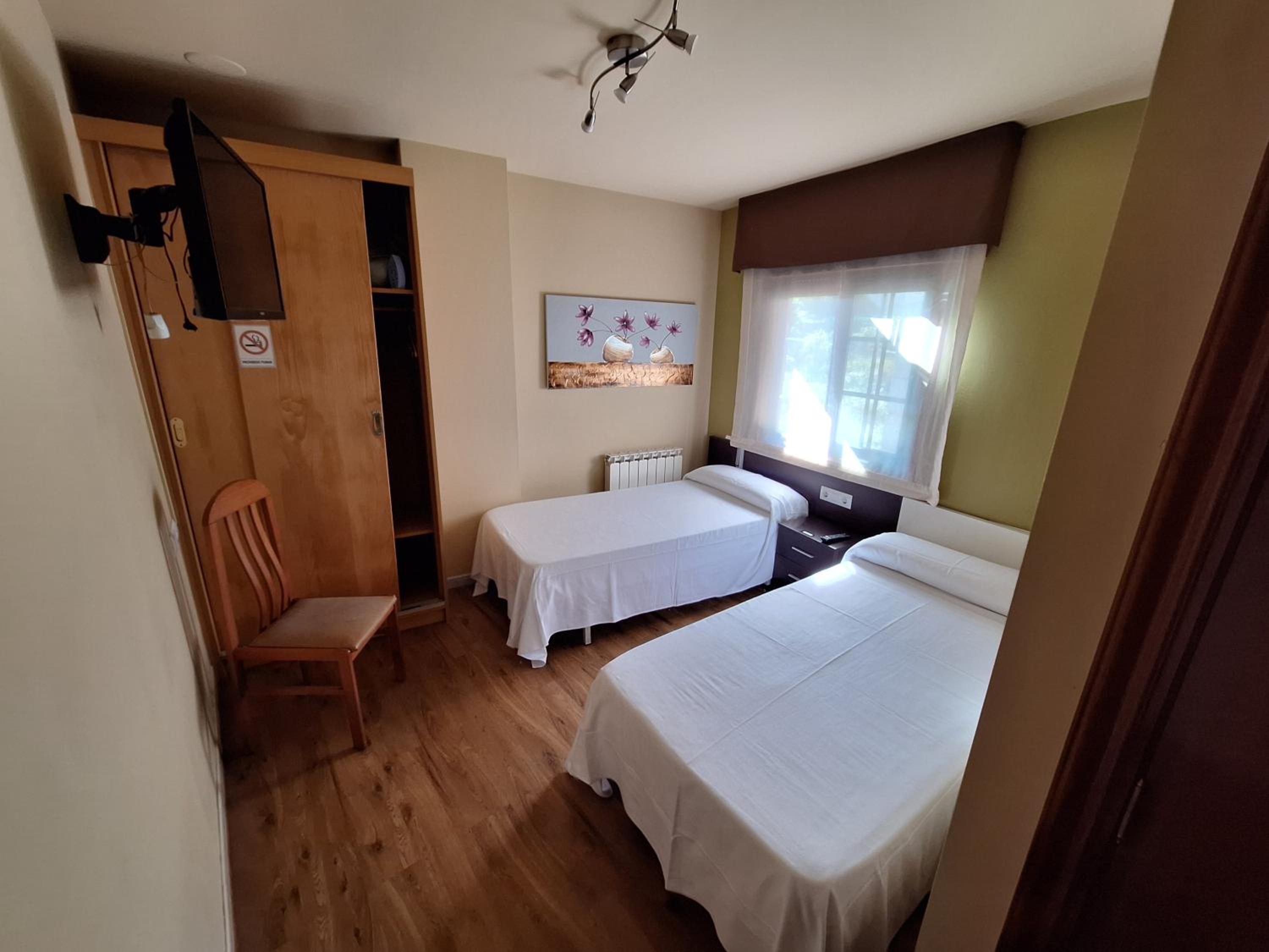 Budget Twin Room photo 2