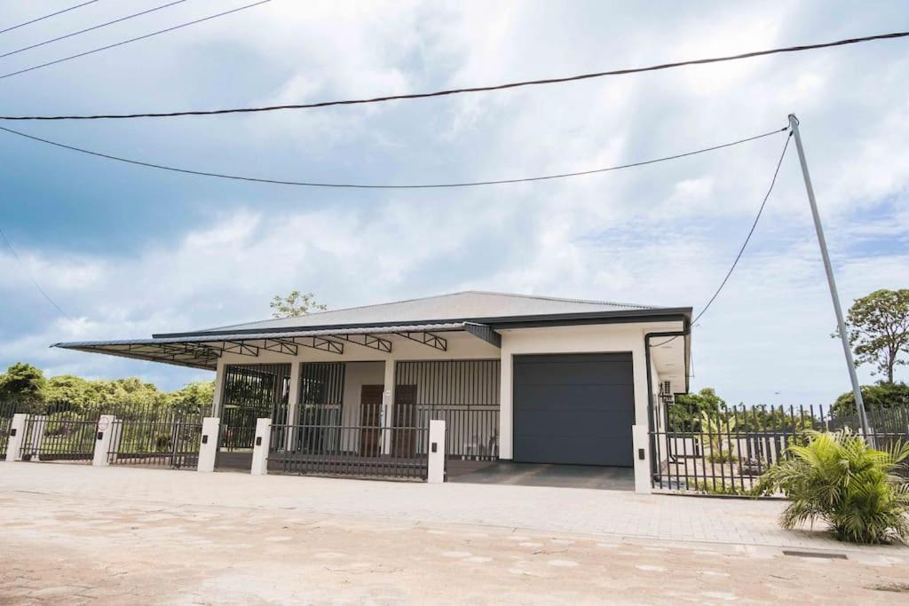 Three-Bedroom Villa photo 2