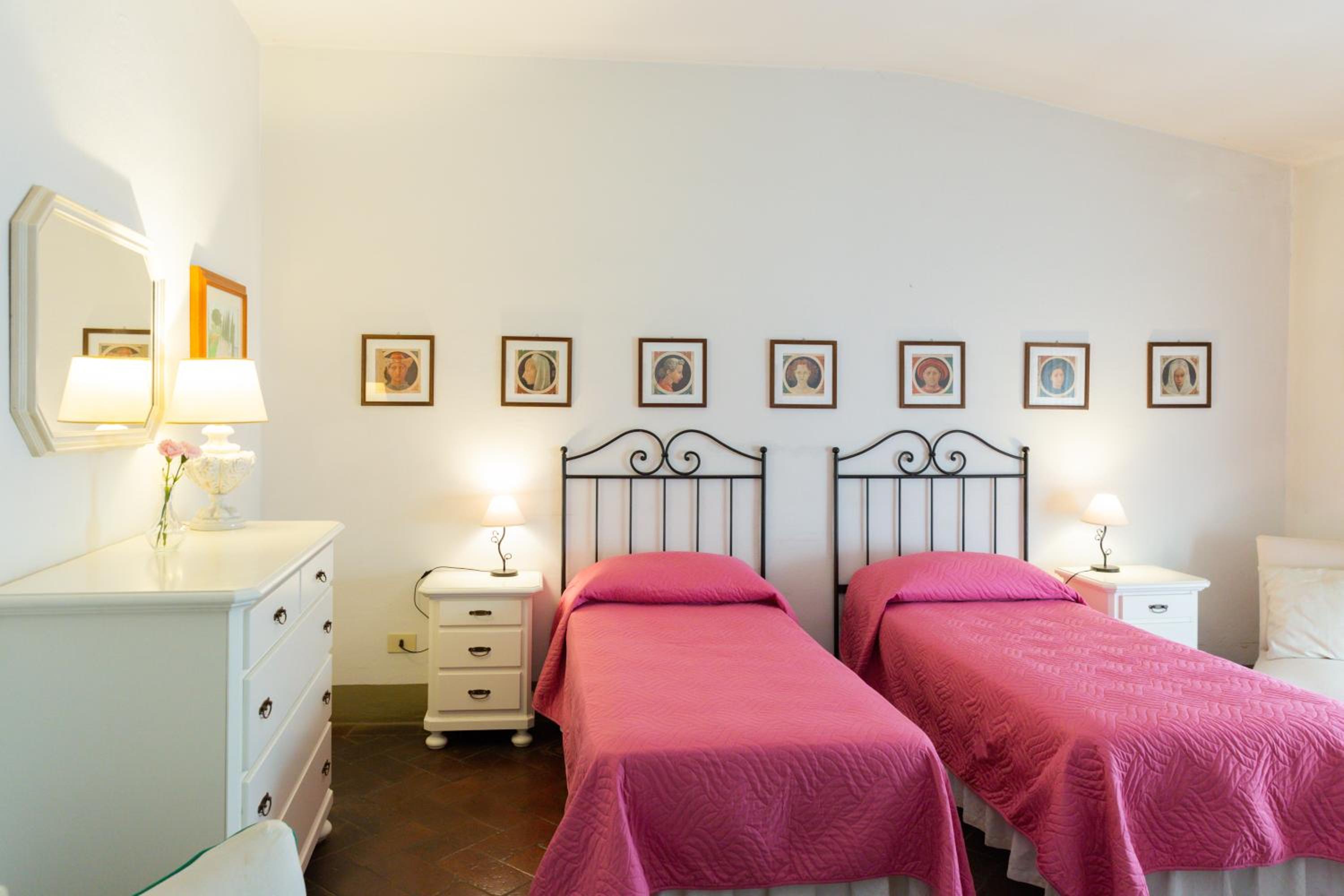 Double or Twin Room - Photo 9