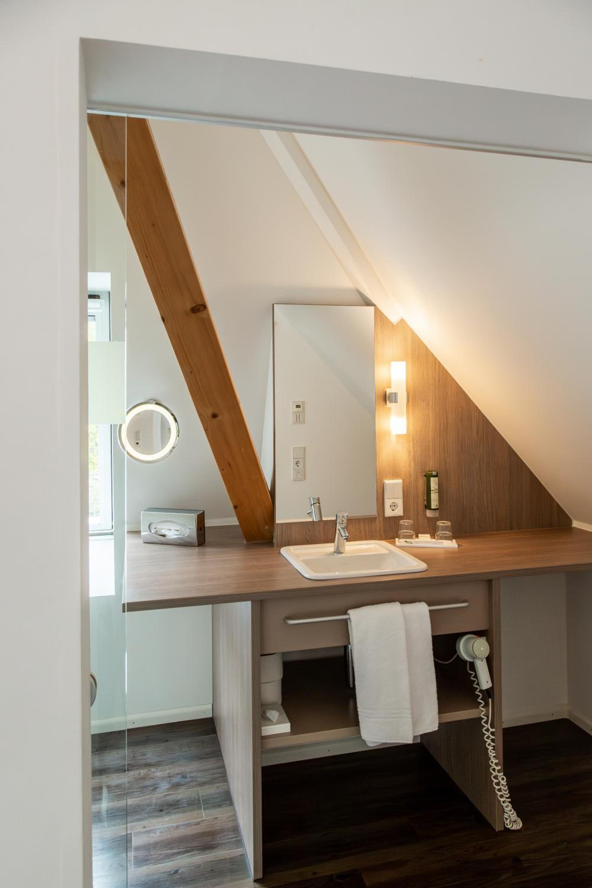 Standard Double Room - Photo 4