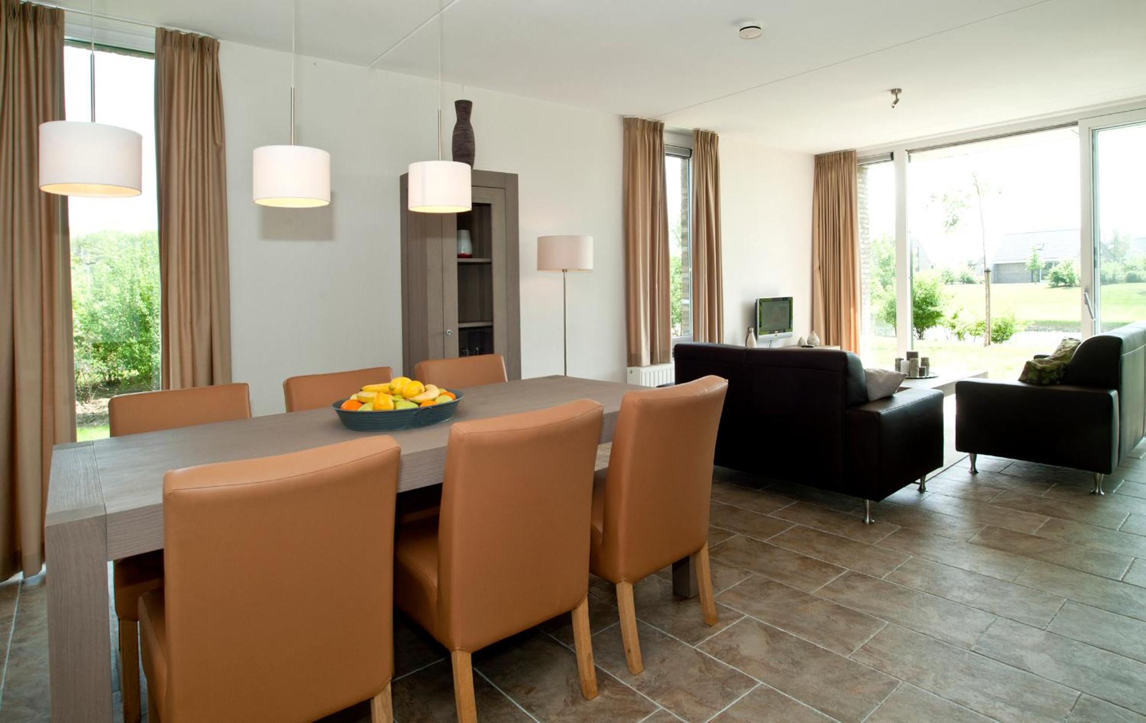 Three-Bedroom Holiday Home with Garden photo 2