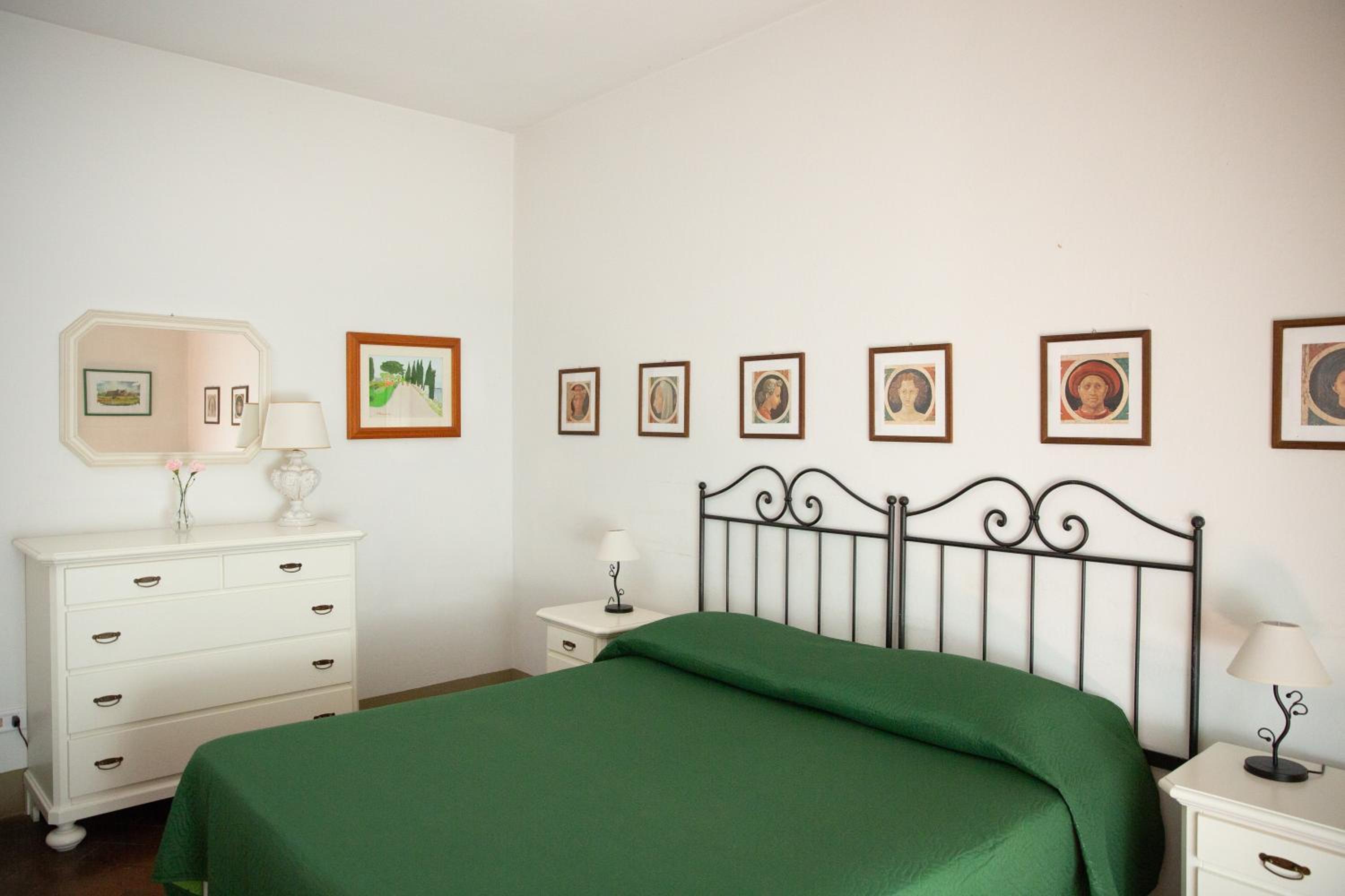 Double or Twin Room - Photo 4