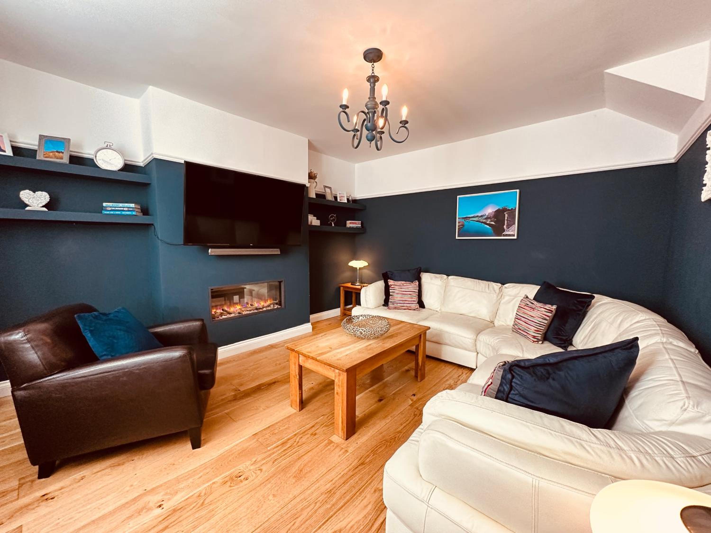 Three-Bedroom House photo 3