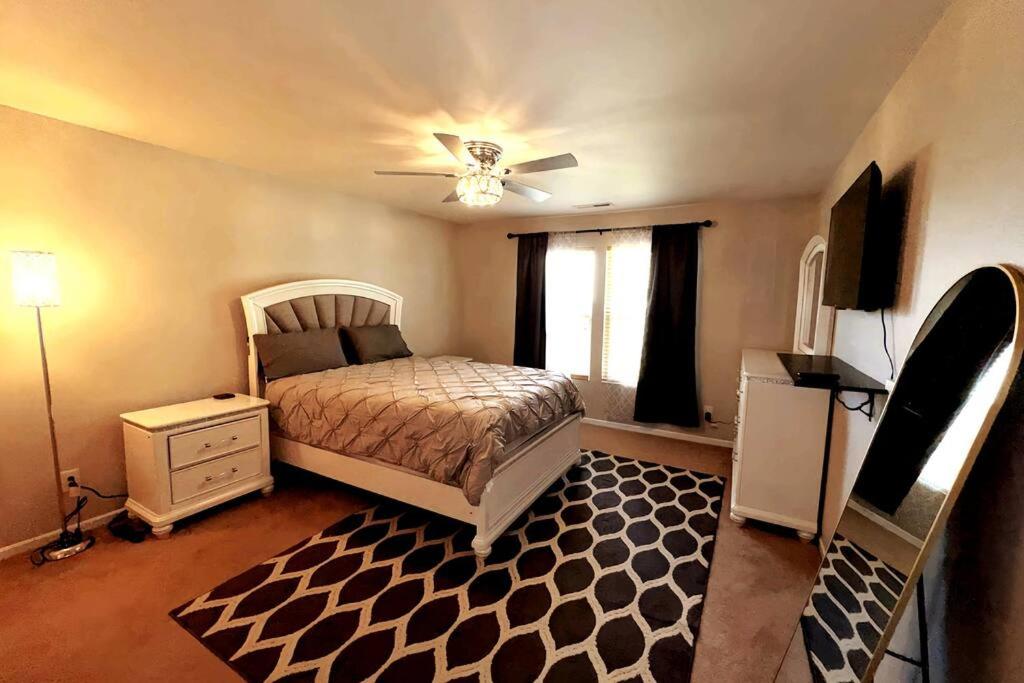 Three-Bedroom House photo 3