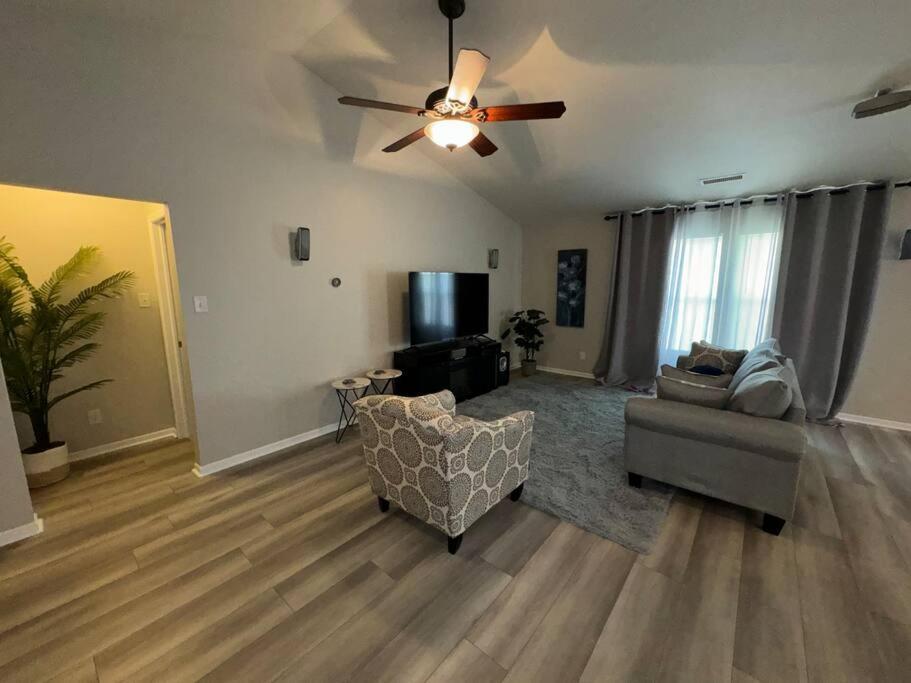 Three-Bedroom House photo 1