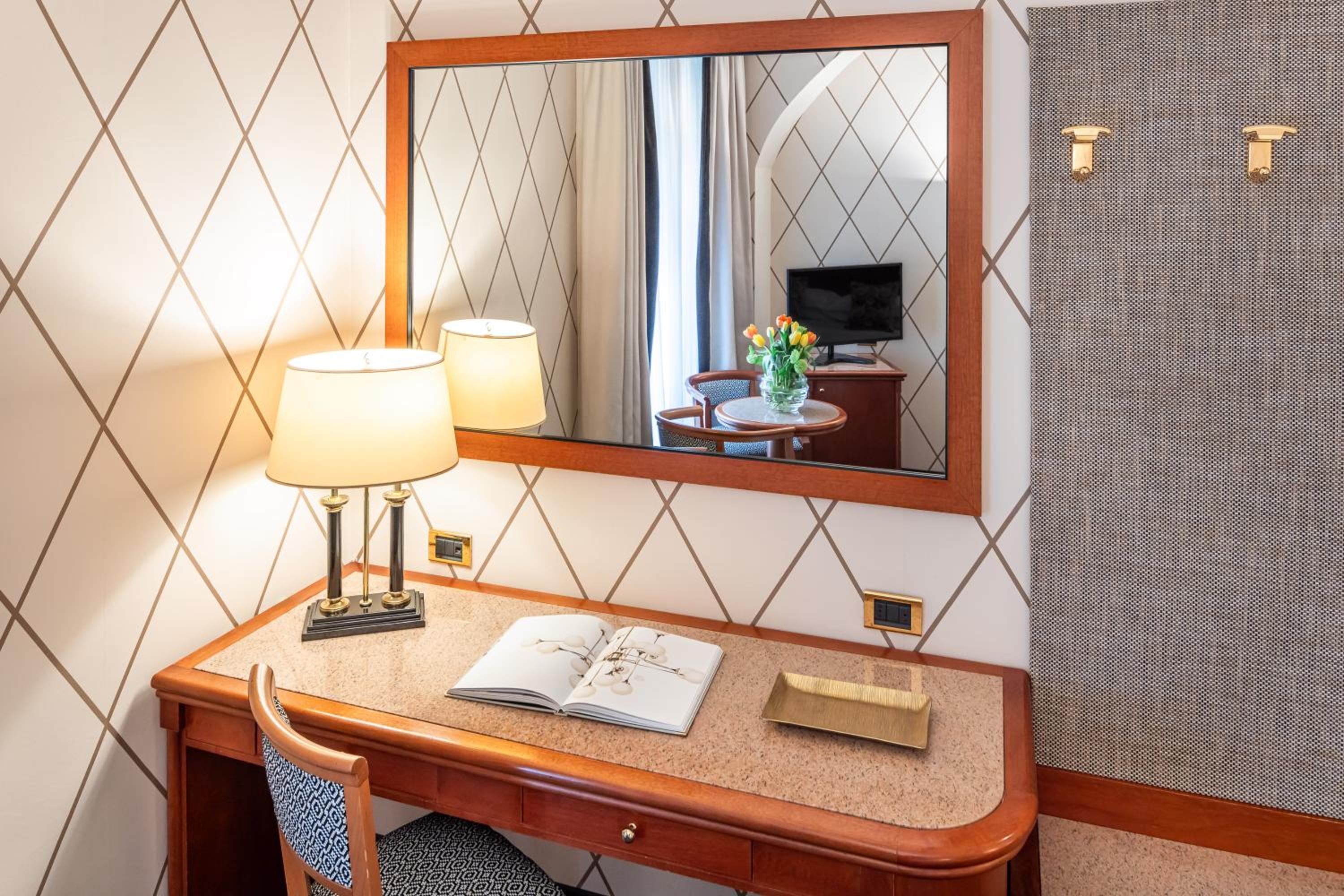 Classic Double or Twin Room - Photo 4