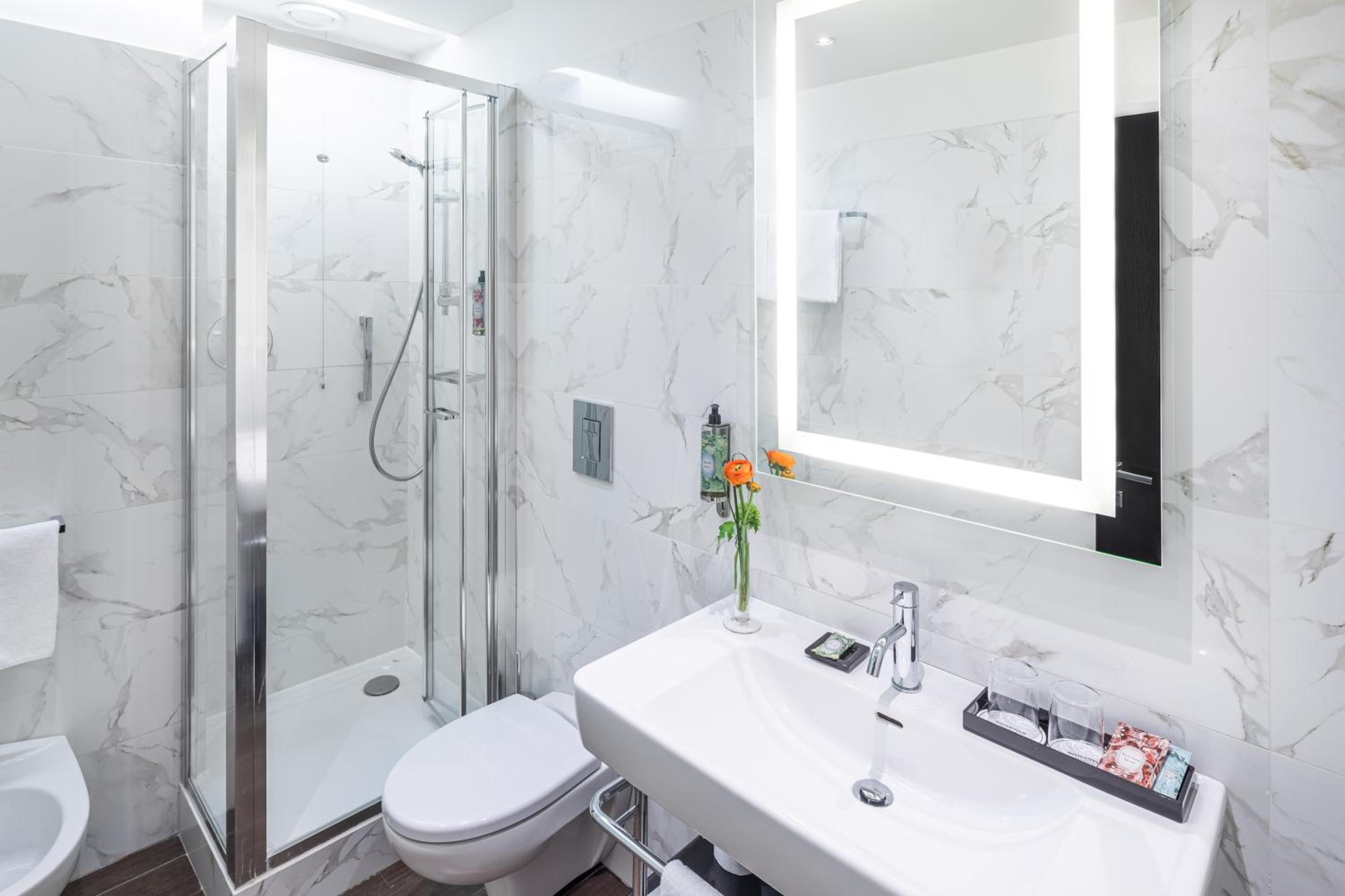 Classic Double or Twin Room - Photo 10