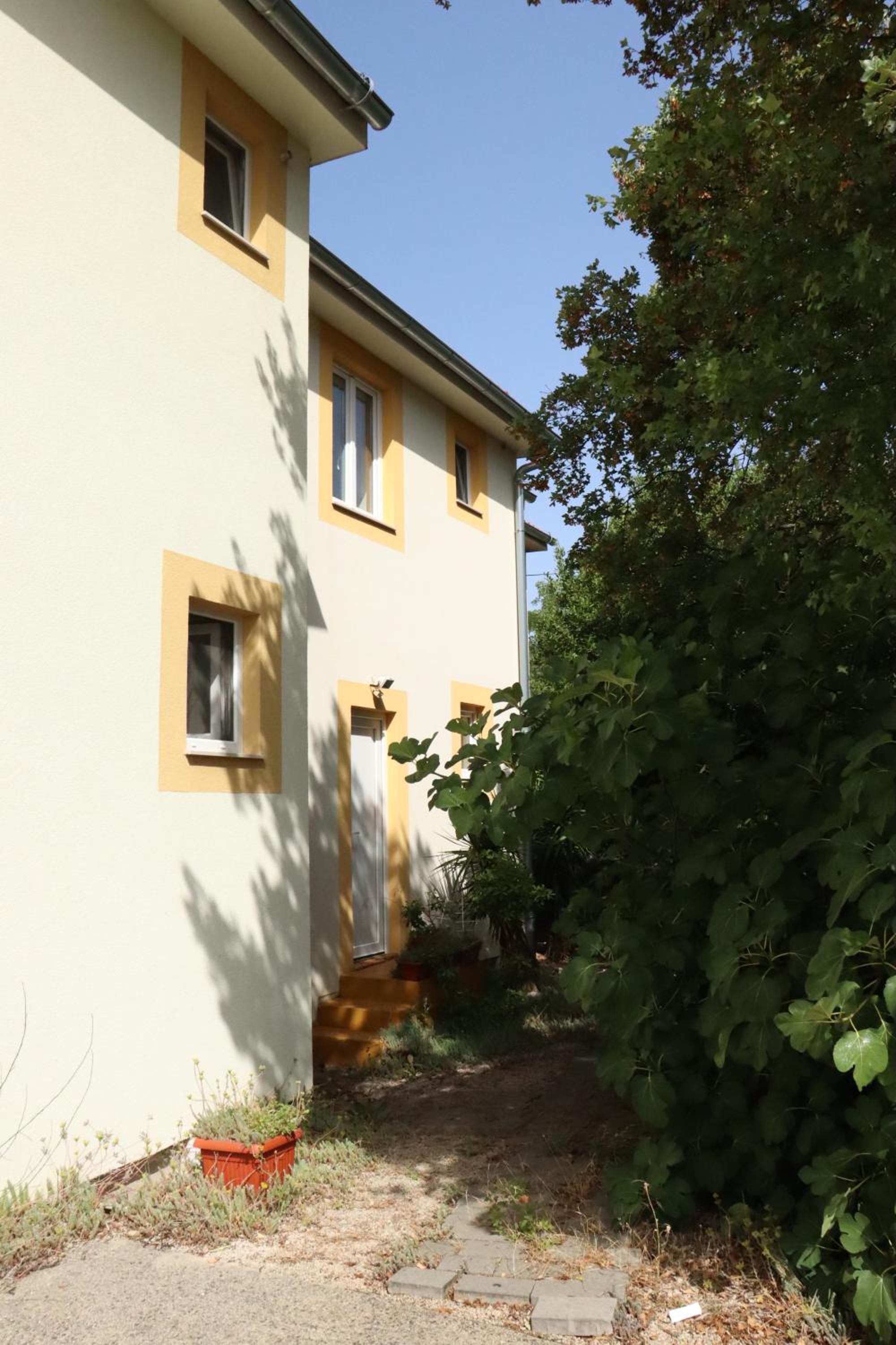 Three-Bedroom House photo 2