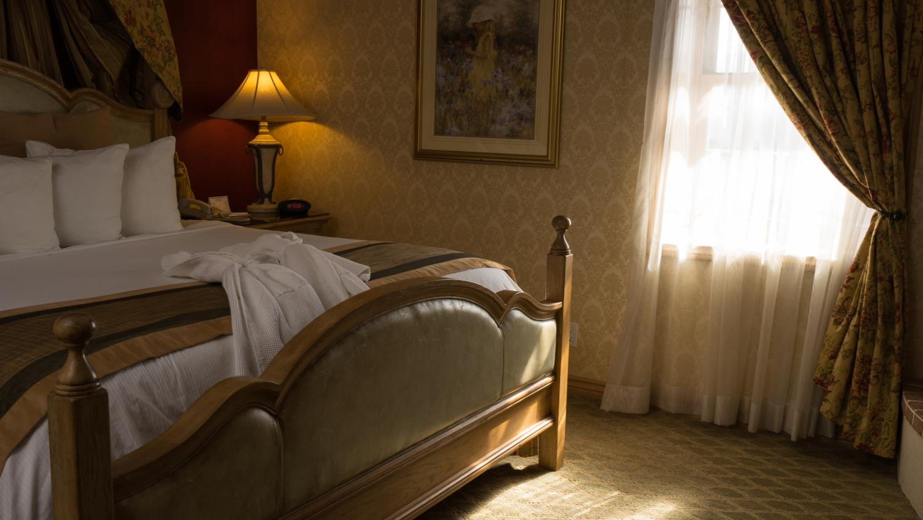 Renaissance King Suite with Spa Bath - Photo 2