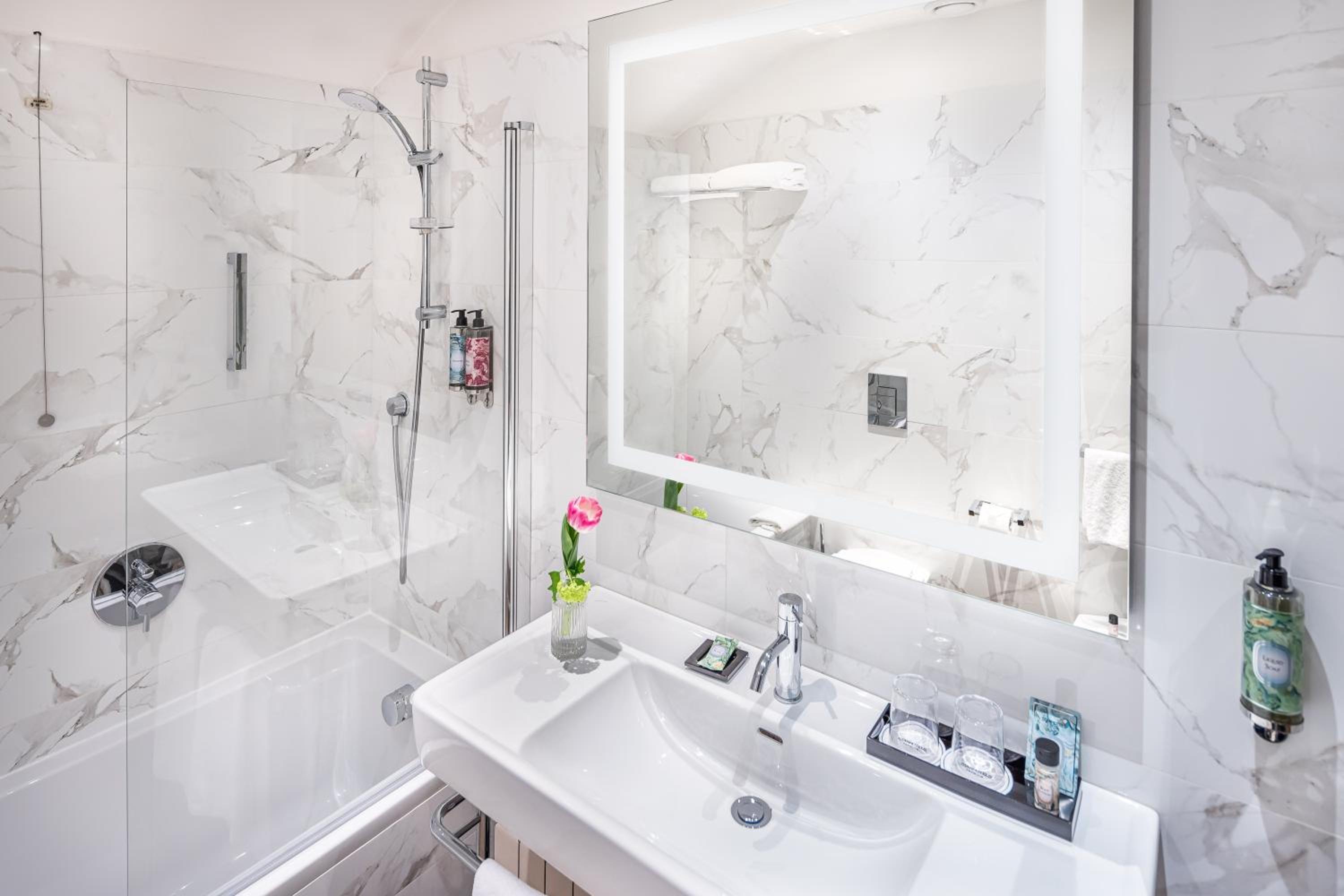 Superior Double or Twin Room - Photo 11