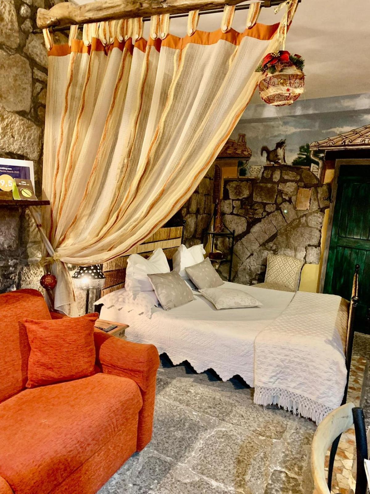 One-Bedroom House - Photo 16
