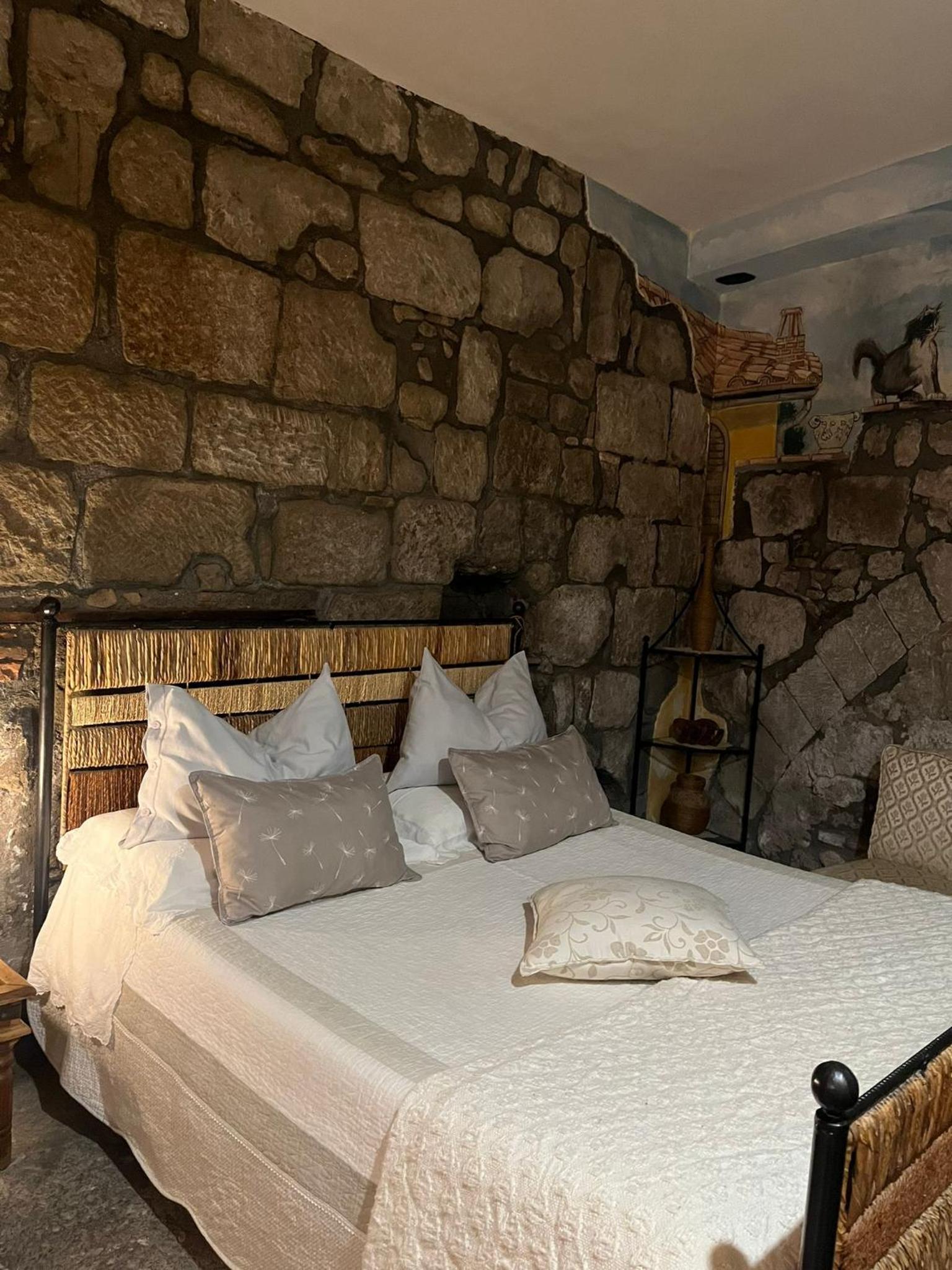 One-Bedroom House - Photo 22