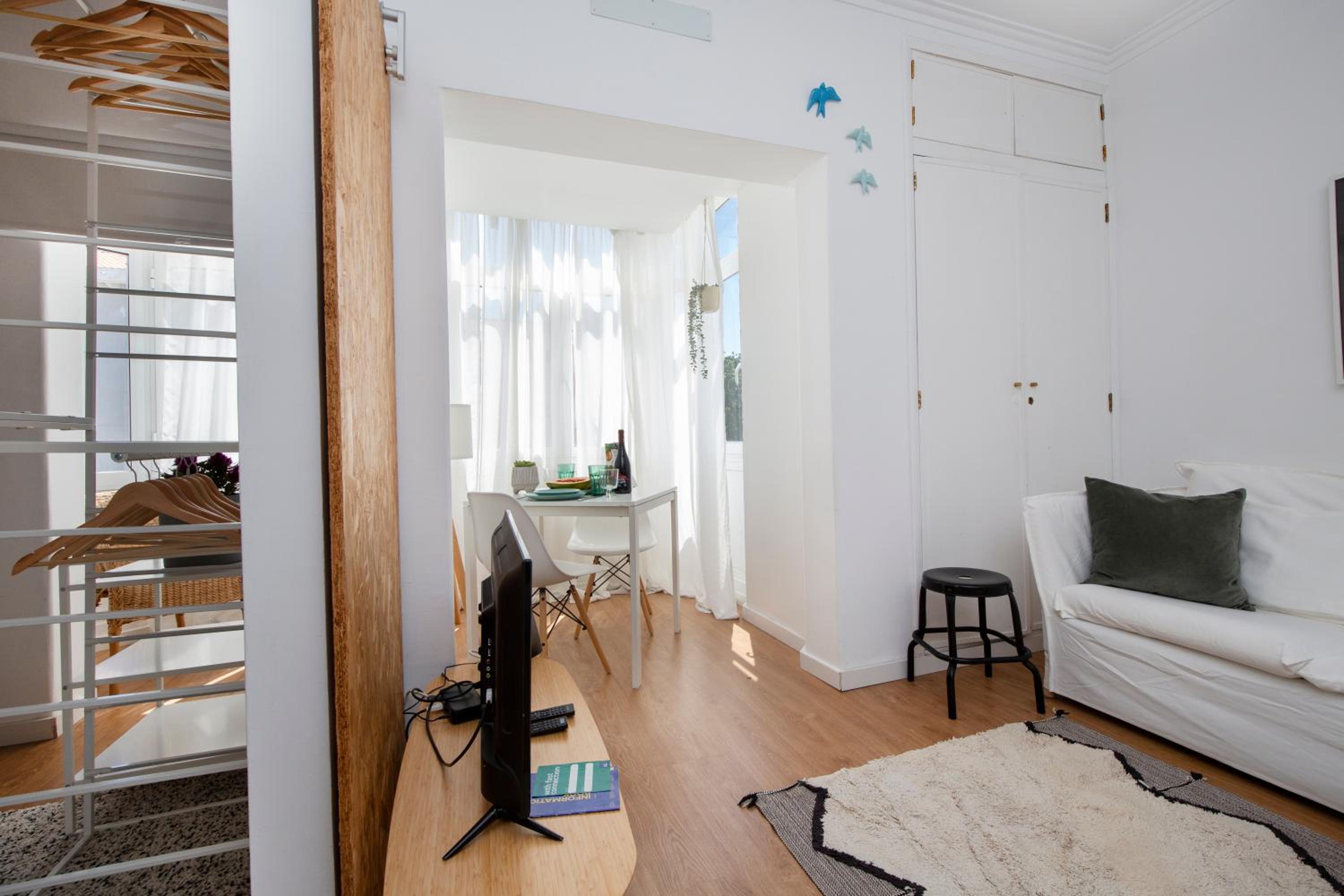 One-Bedroom Apartment photo 2