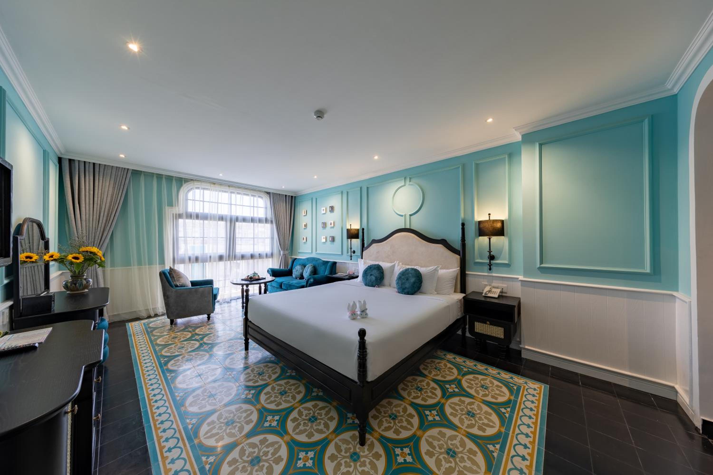 Deluxe Double or Twin Room with City View - Photo 11
