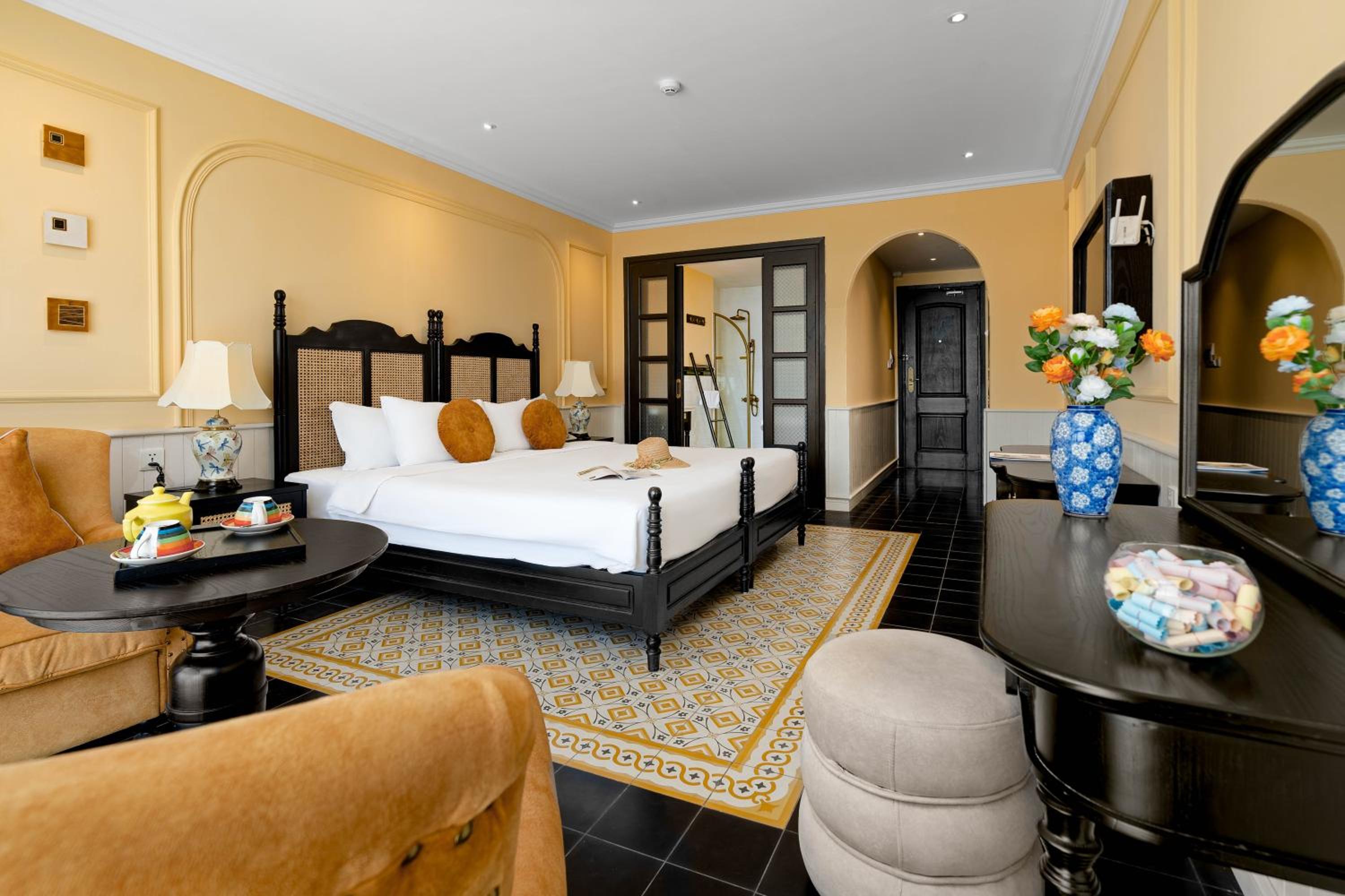 Deluxe Double or Twin Room with City View - Photo 13