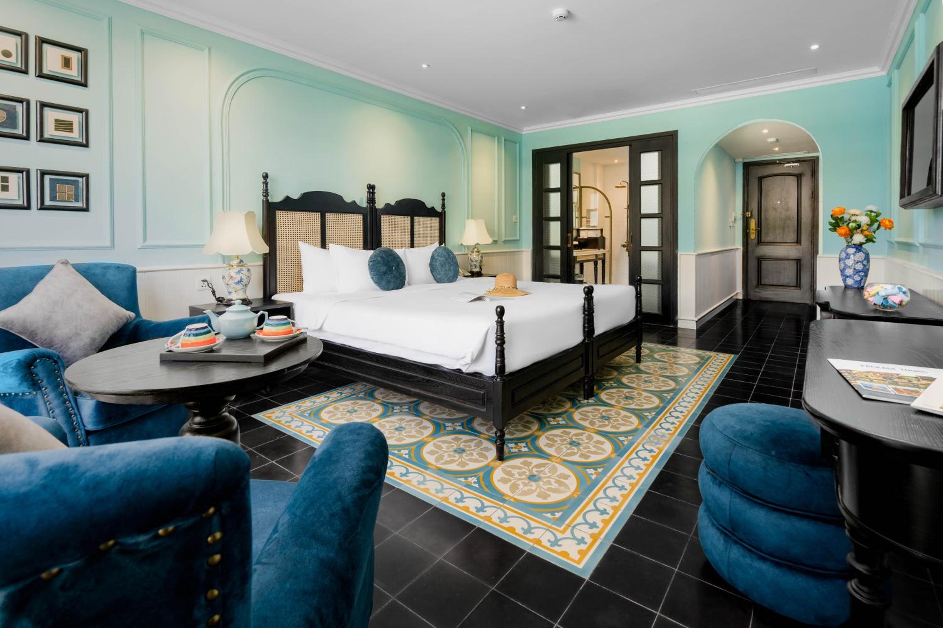Deluxe Double or Twin Room with City View - Photo 10