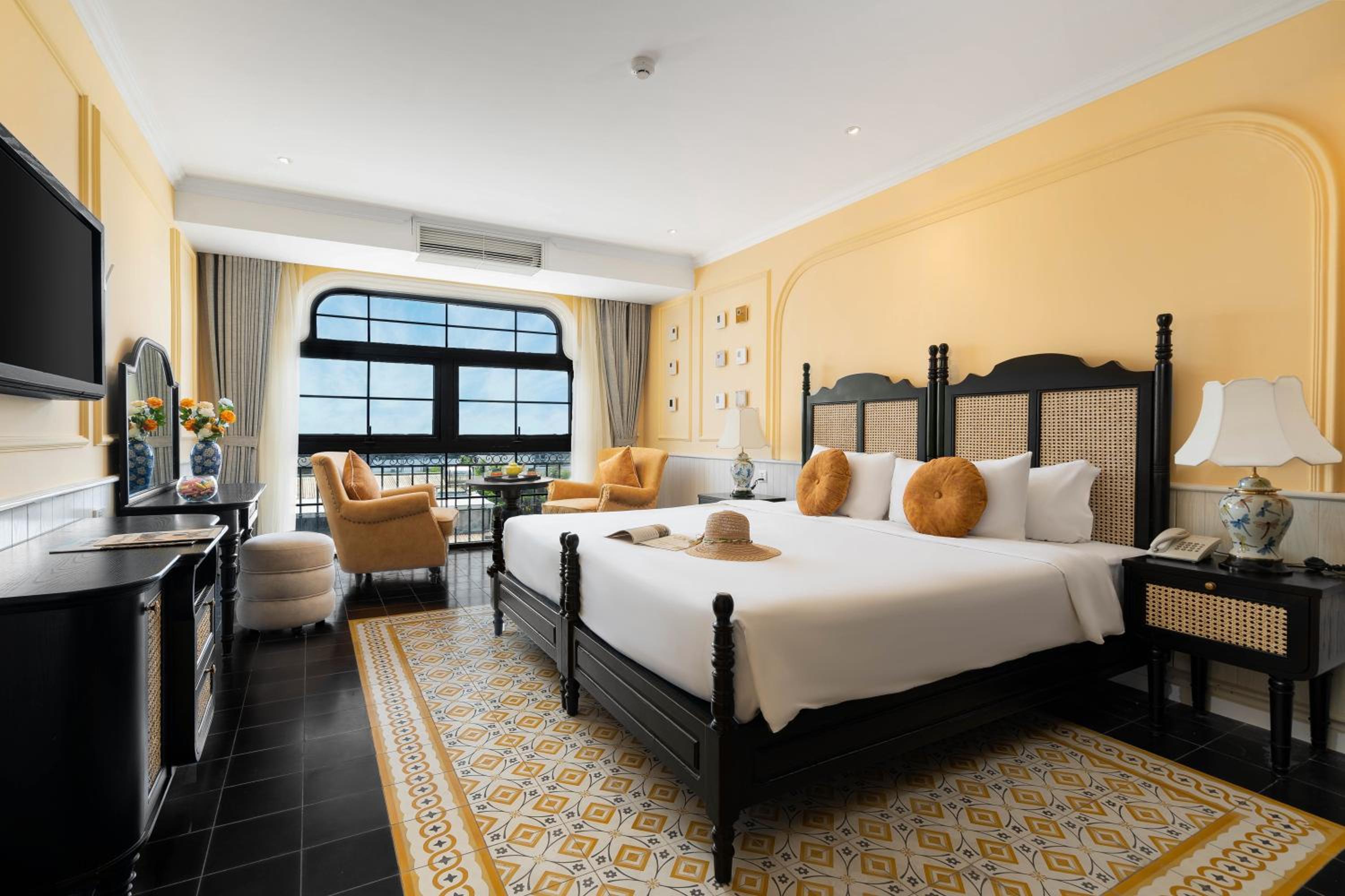 Deluxe Double or Twin Room with City View - Photo 3