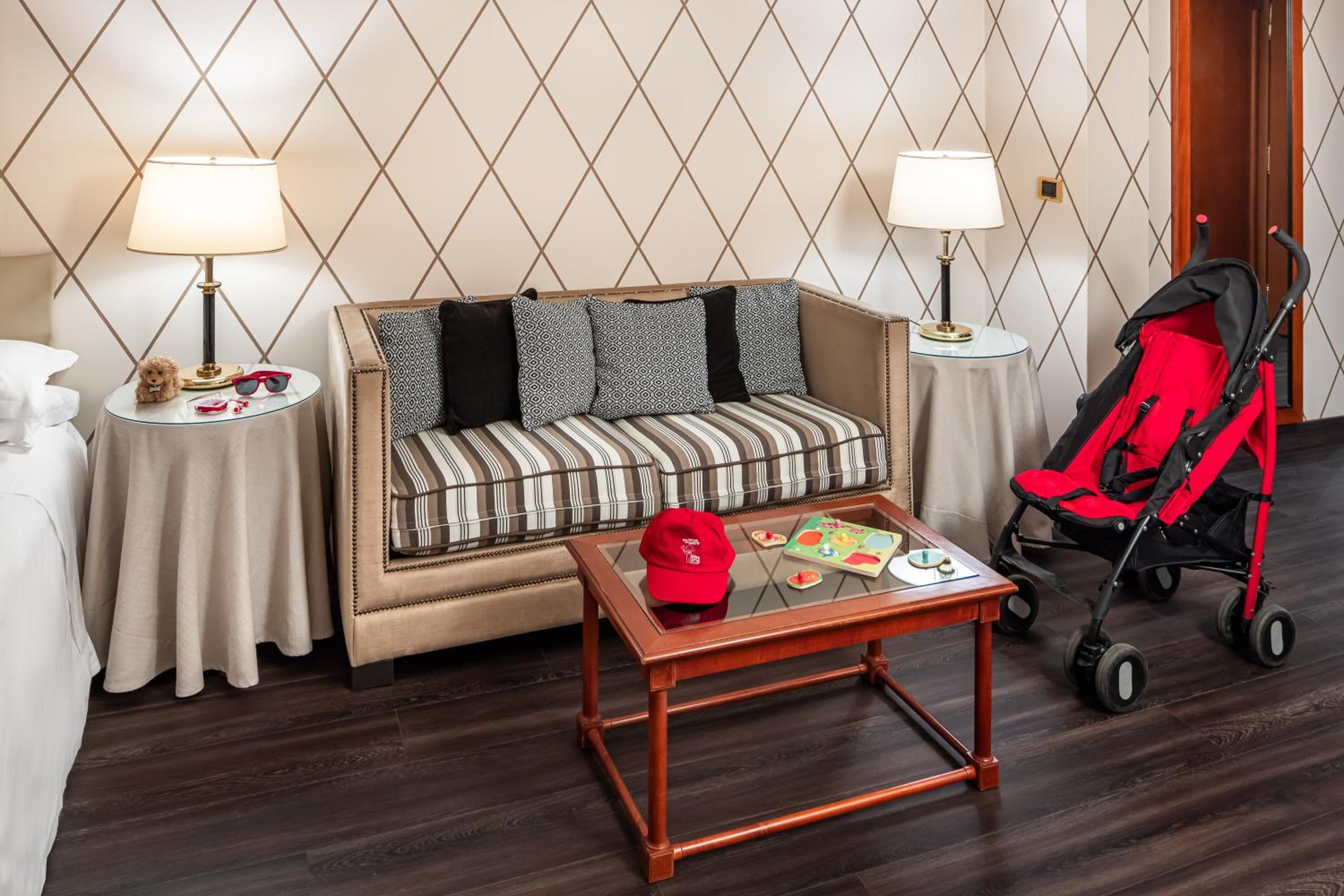 Family Room (2 Adults + 2 Children) - Photo 4