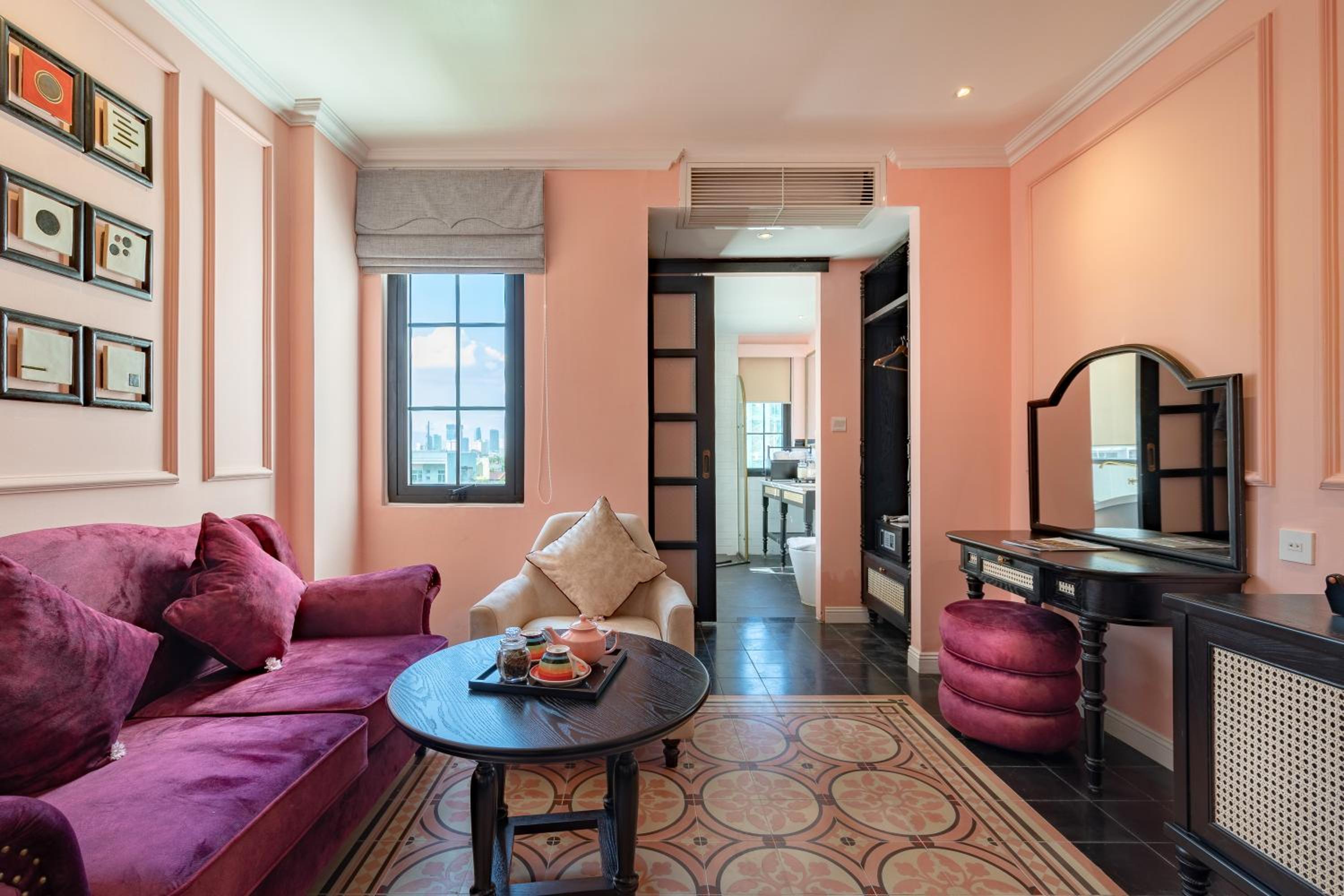 Deluxe Double or Twin Room with City View - Photo 9