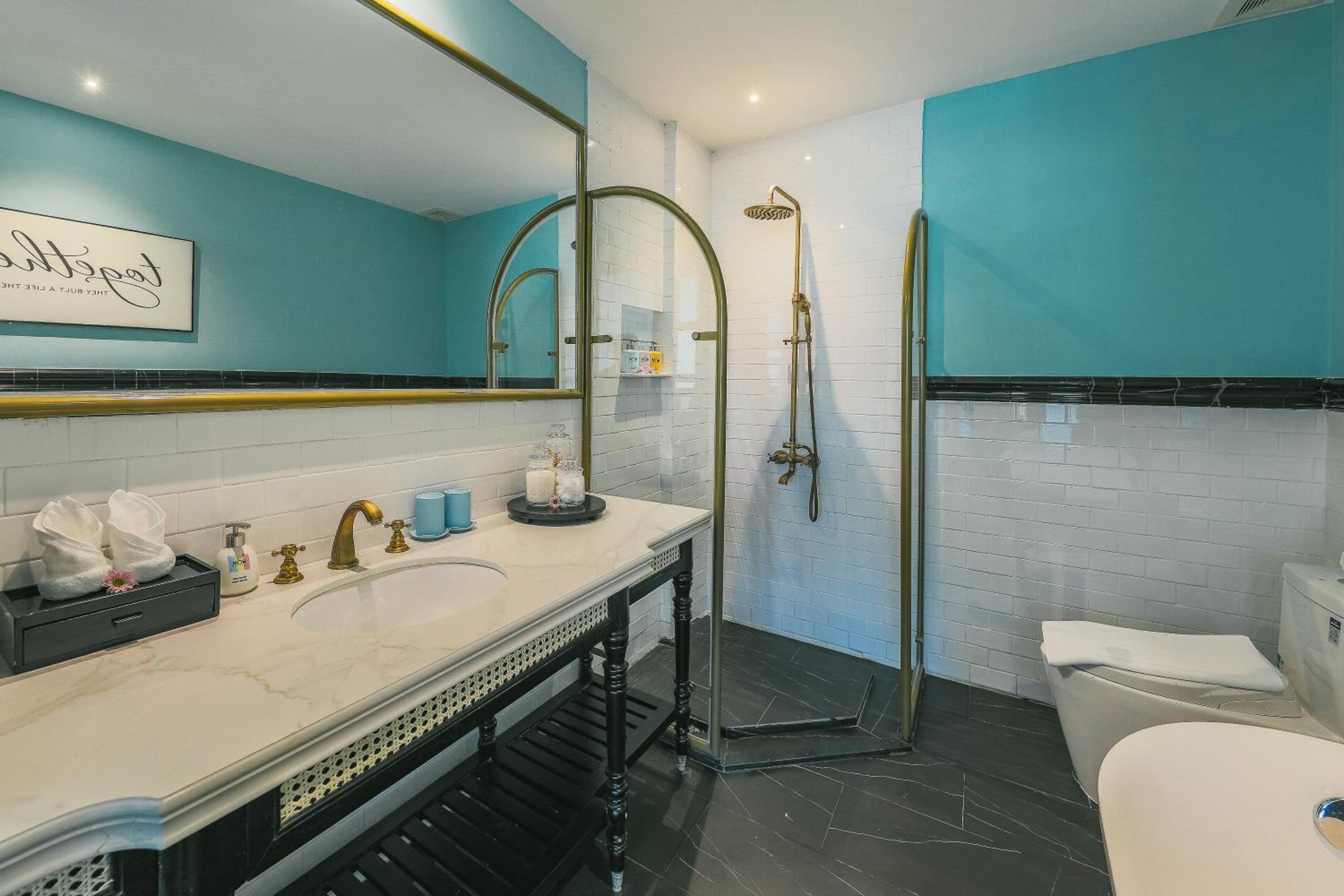 Deluxe Double or Twin Room with City View - Photo 7