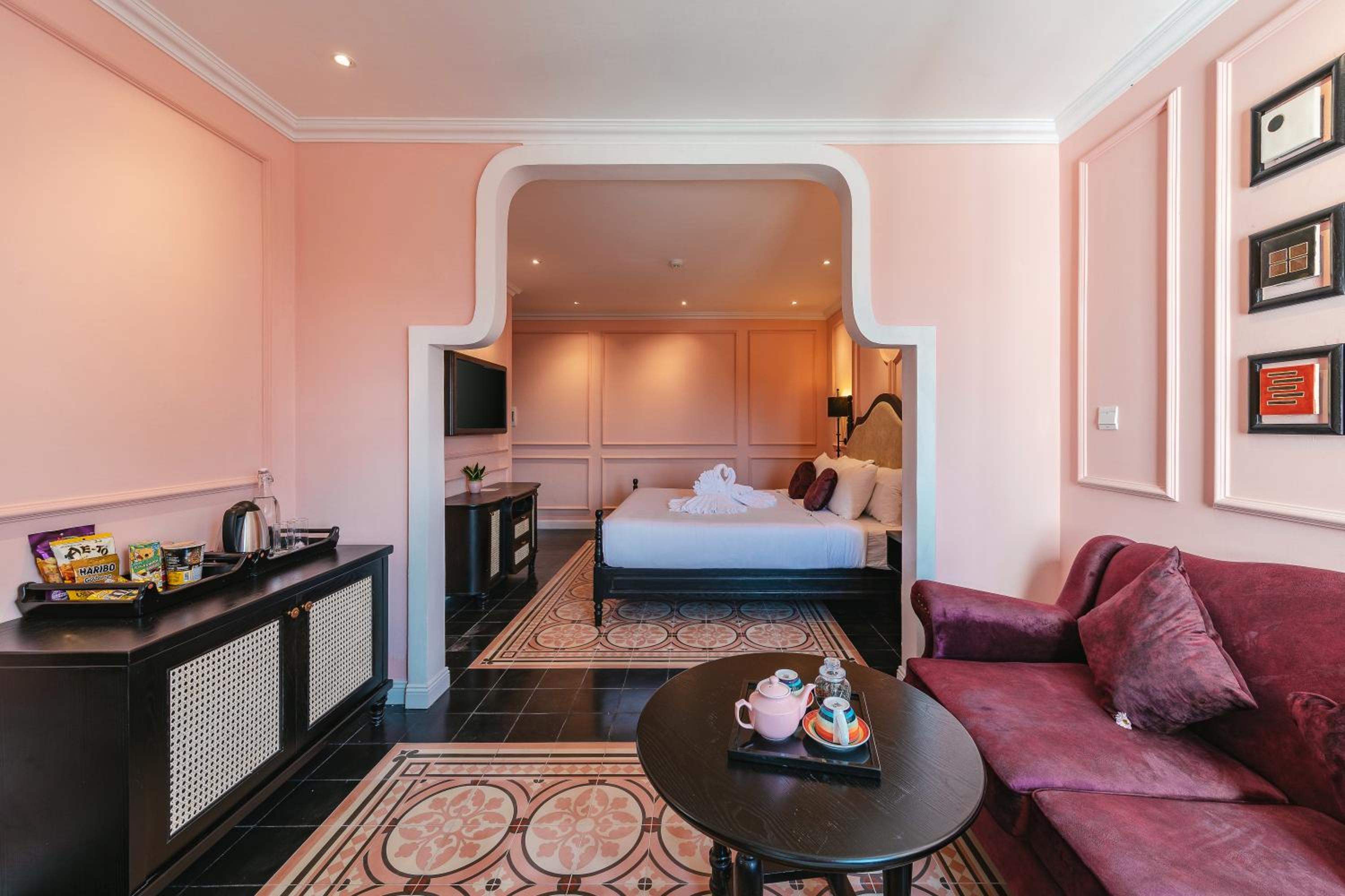 Deluxe Double or Twin Room with City View - Photo 2