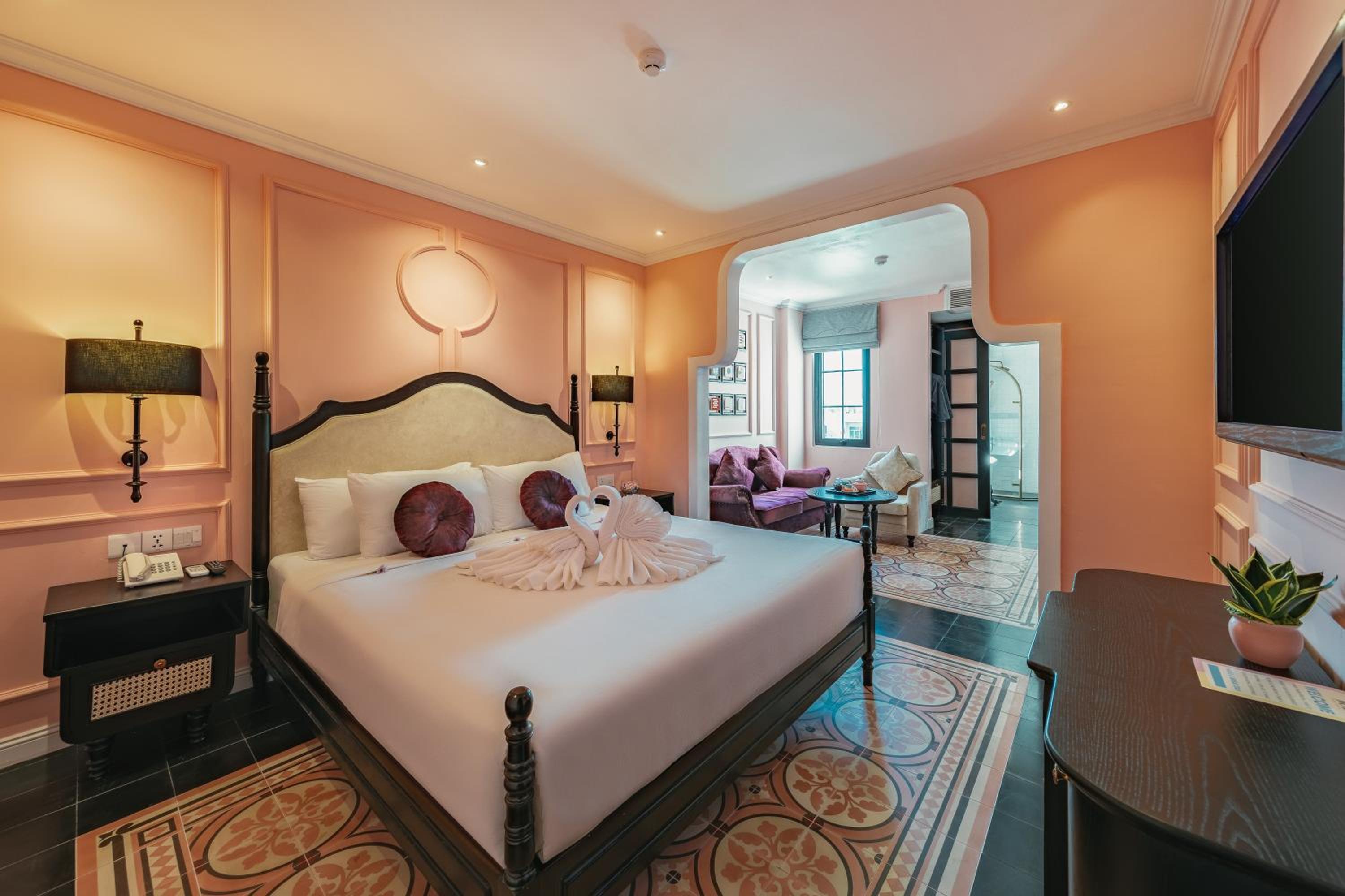 Deluxe Double or Twin Room with City View - Photo 14