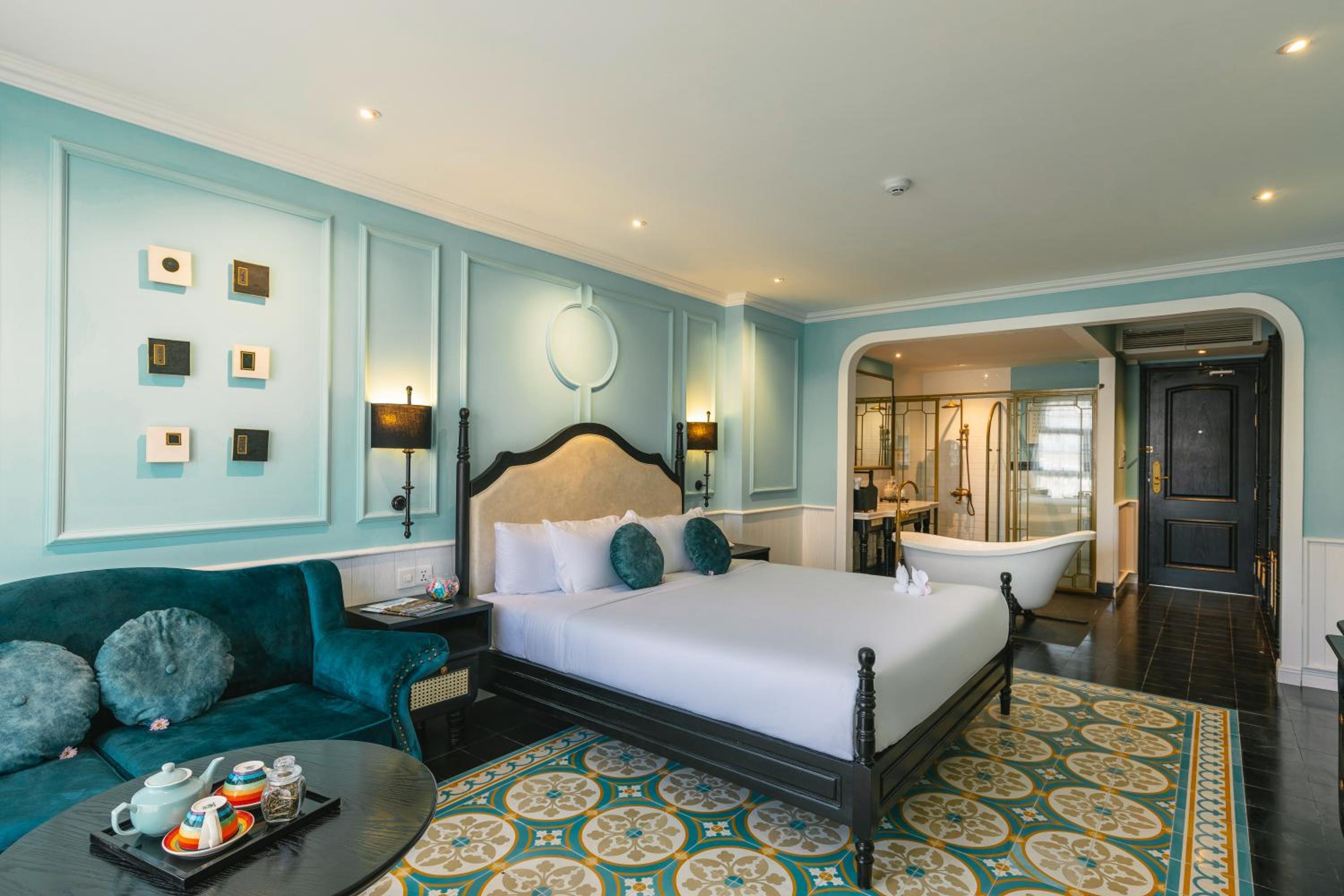 Deluxe Double or Twin Room with City View - Photo 8