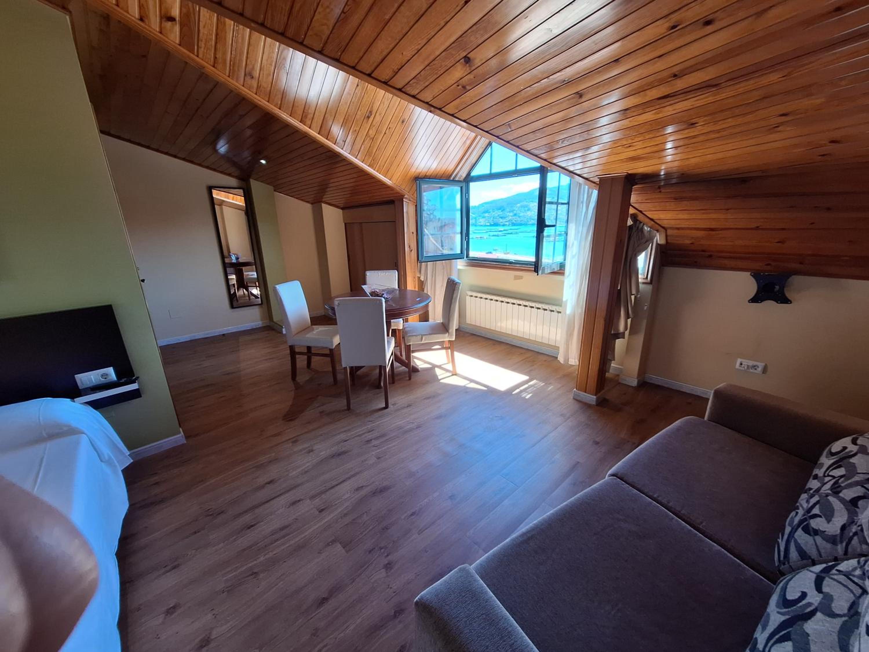 Family Room with Sea View photo 2