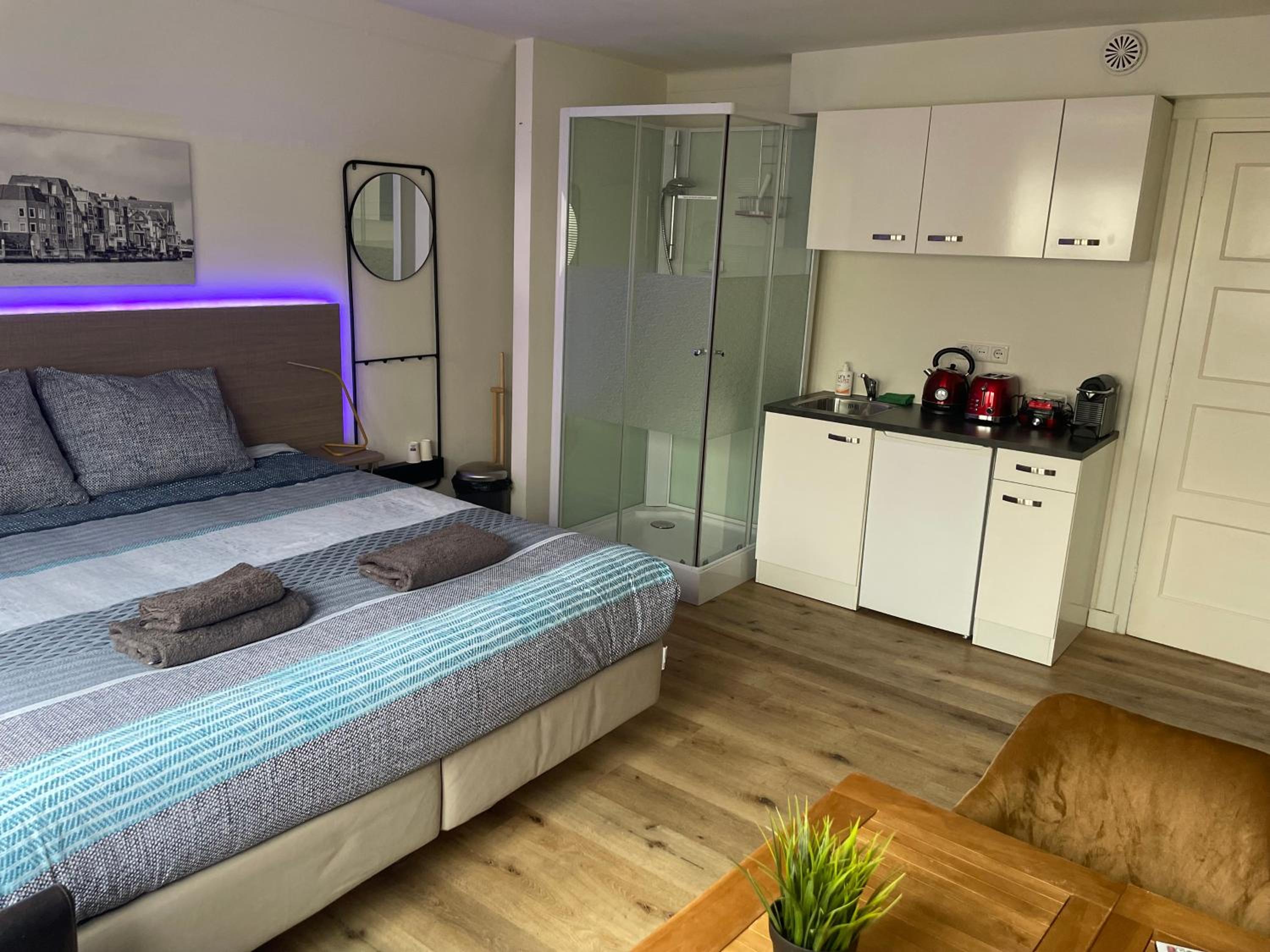 Deluxe King Room photo 2