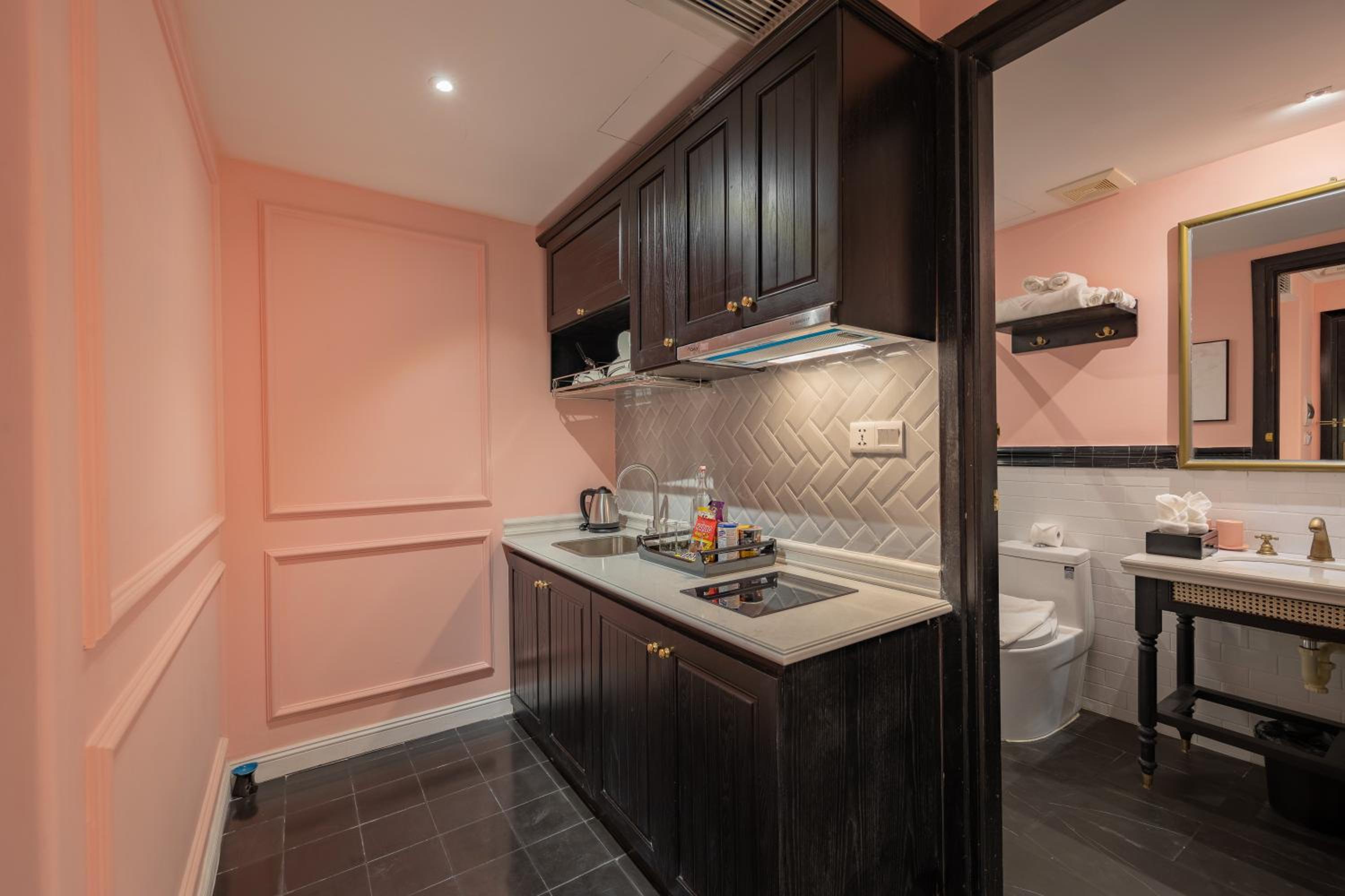 One Bedroom Apartment - Photo 2