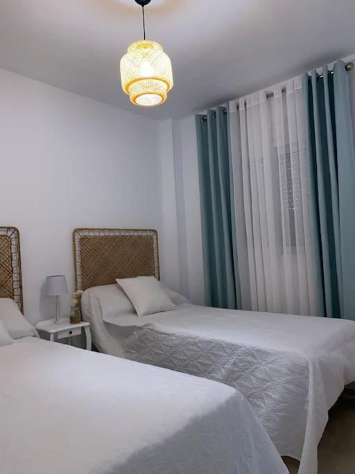 Apartamento de dos habitaciones con terraza y vista al mar