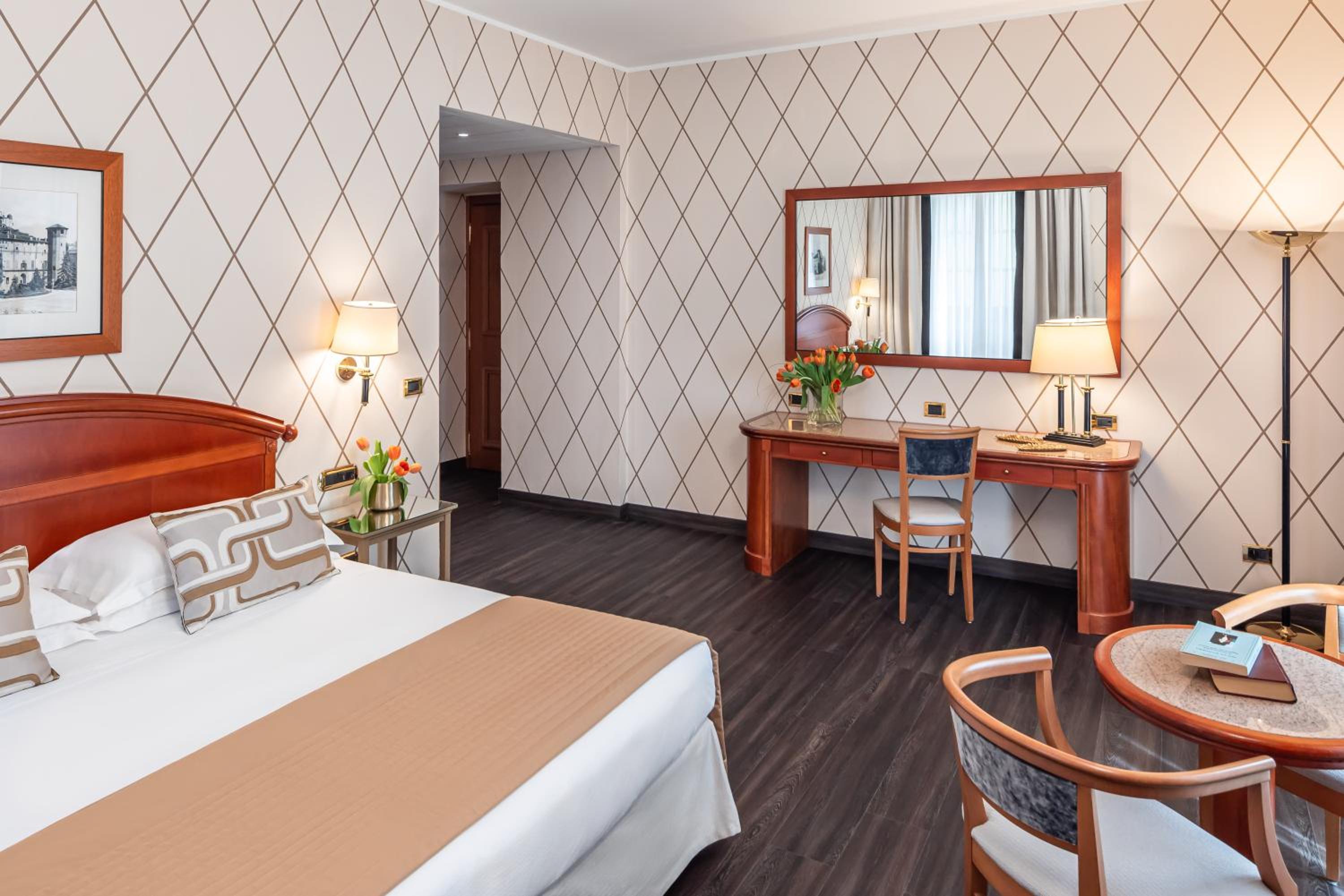 Deluxe Double Room - Photo 10