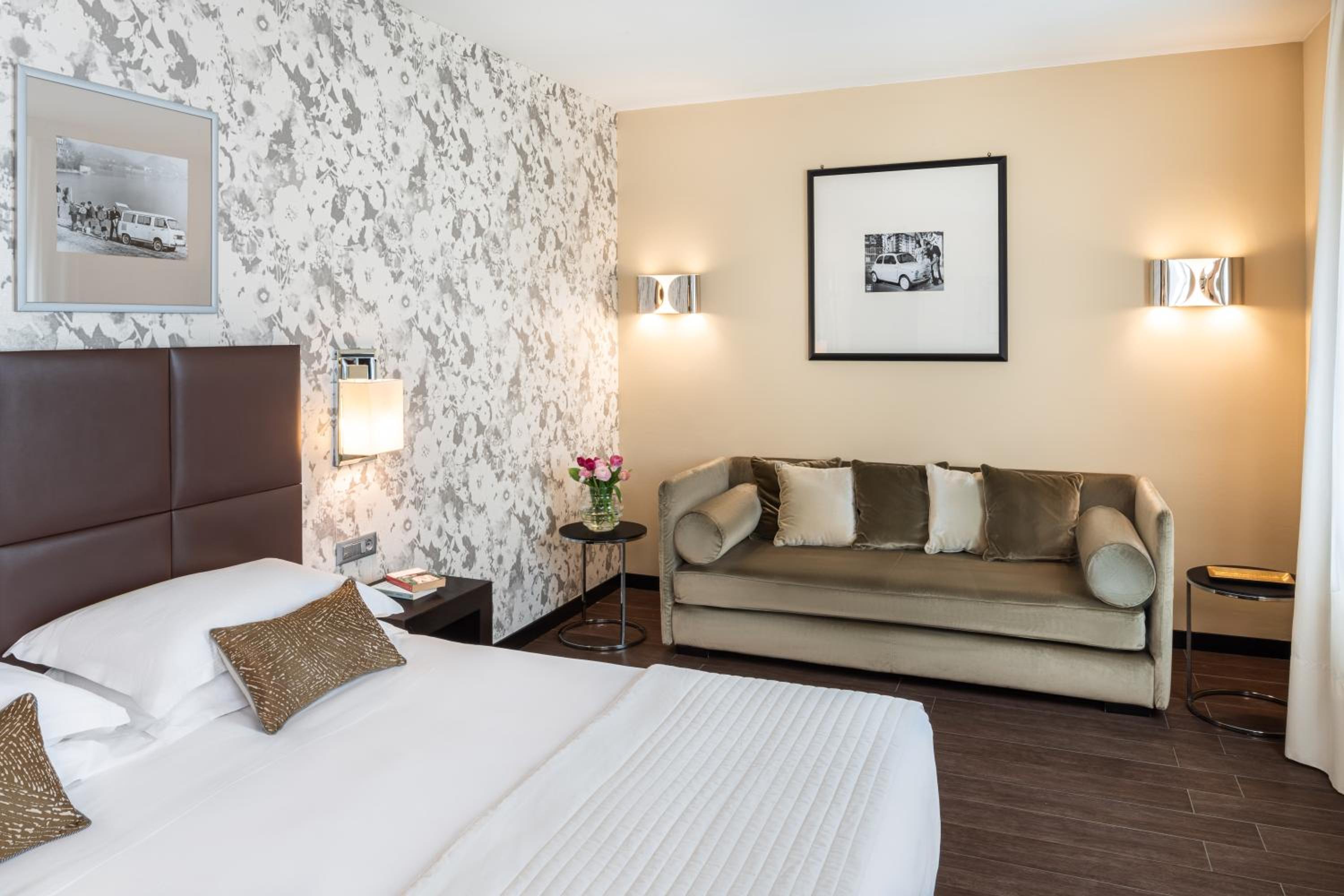 Deluxe Double Room - Photo 11