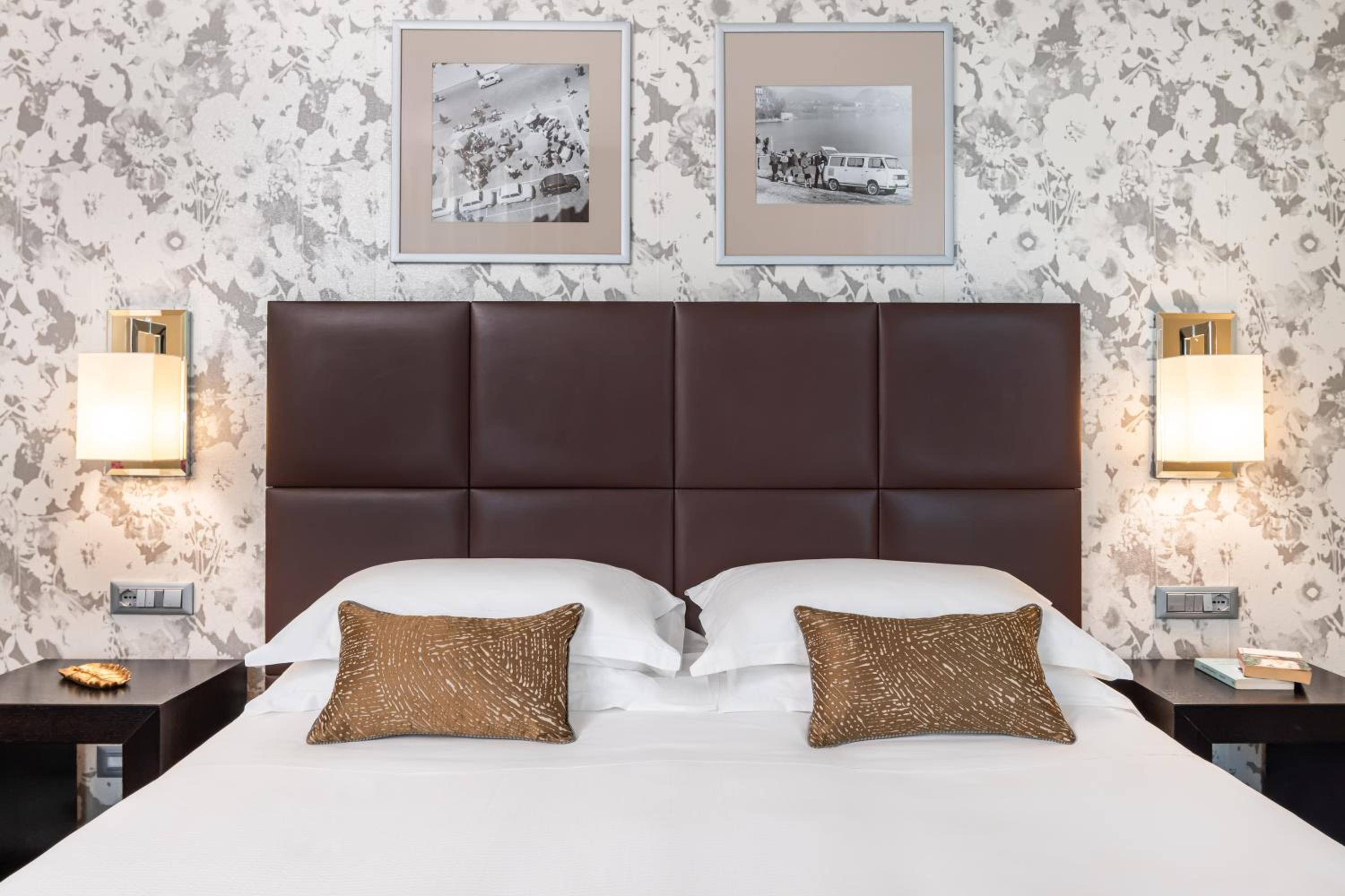 Deluxe Double Room - Photo 13